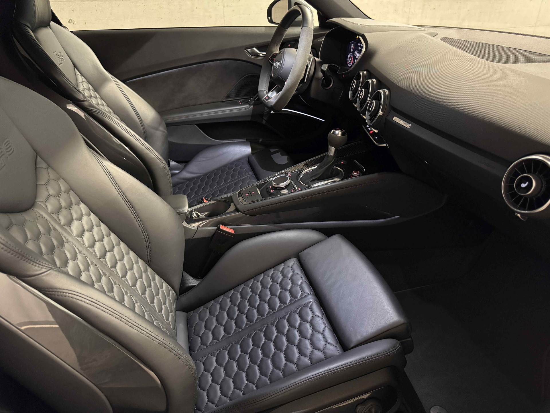 AUDI TT Coupé TTRS quattro S-tronic-image-12