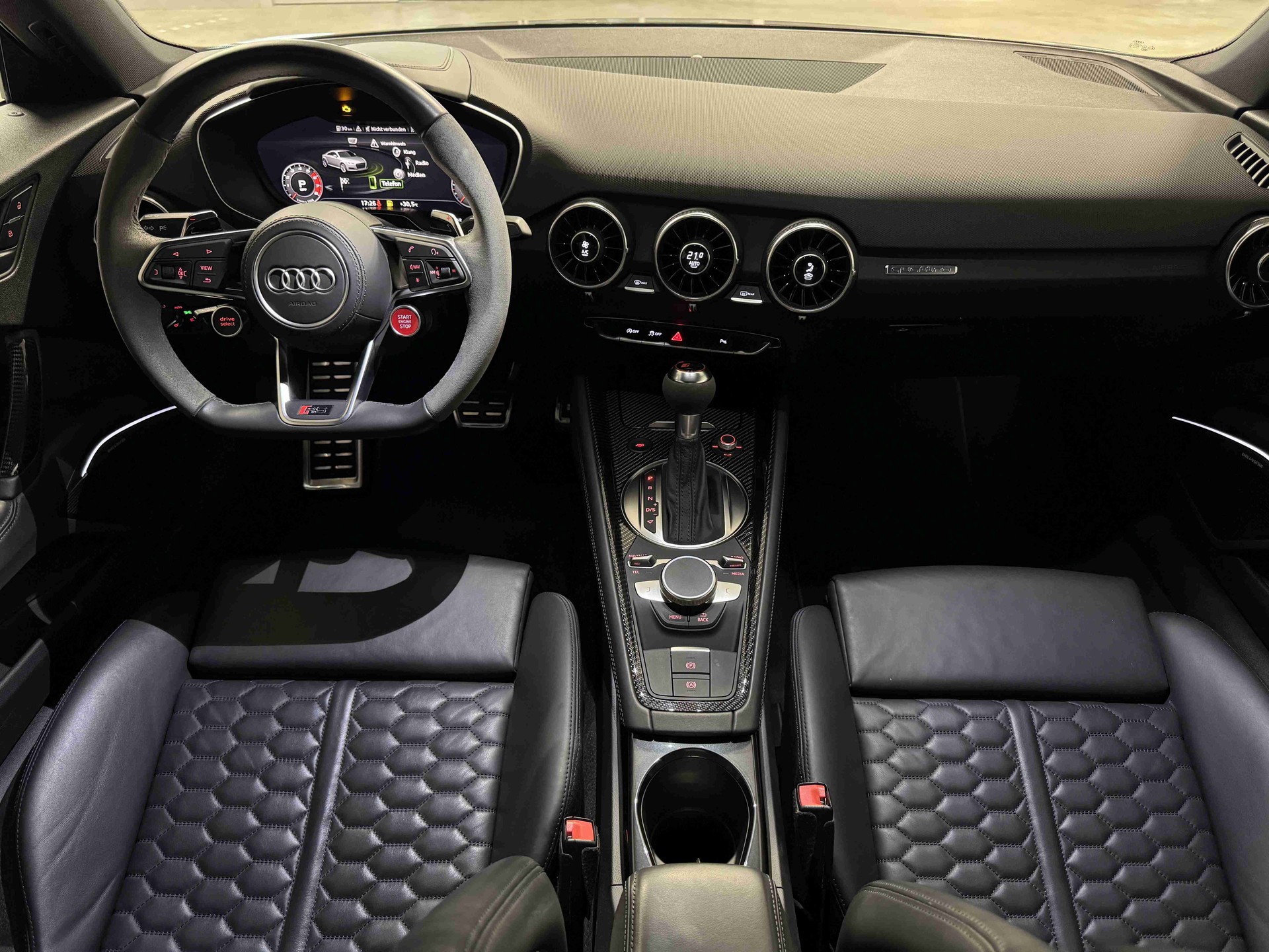 AUDI TT Coupé TTRS quattro S-tronic-image-9