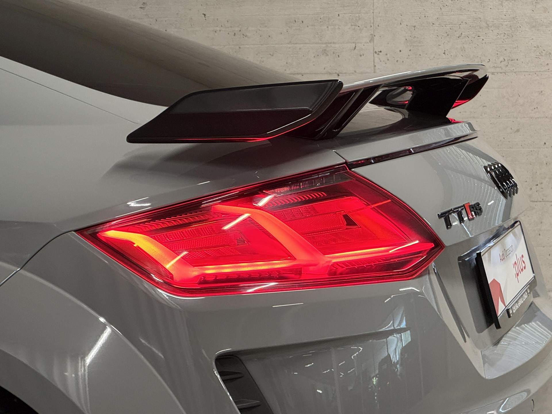AUDI TT Coupé TTRS quattro S-tronic-image-4