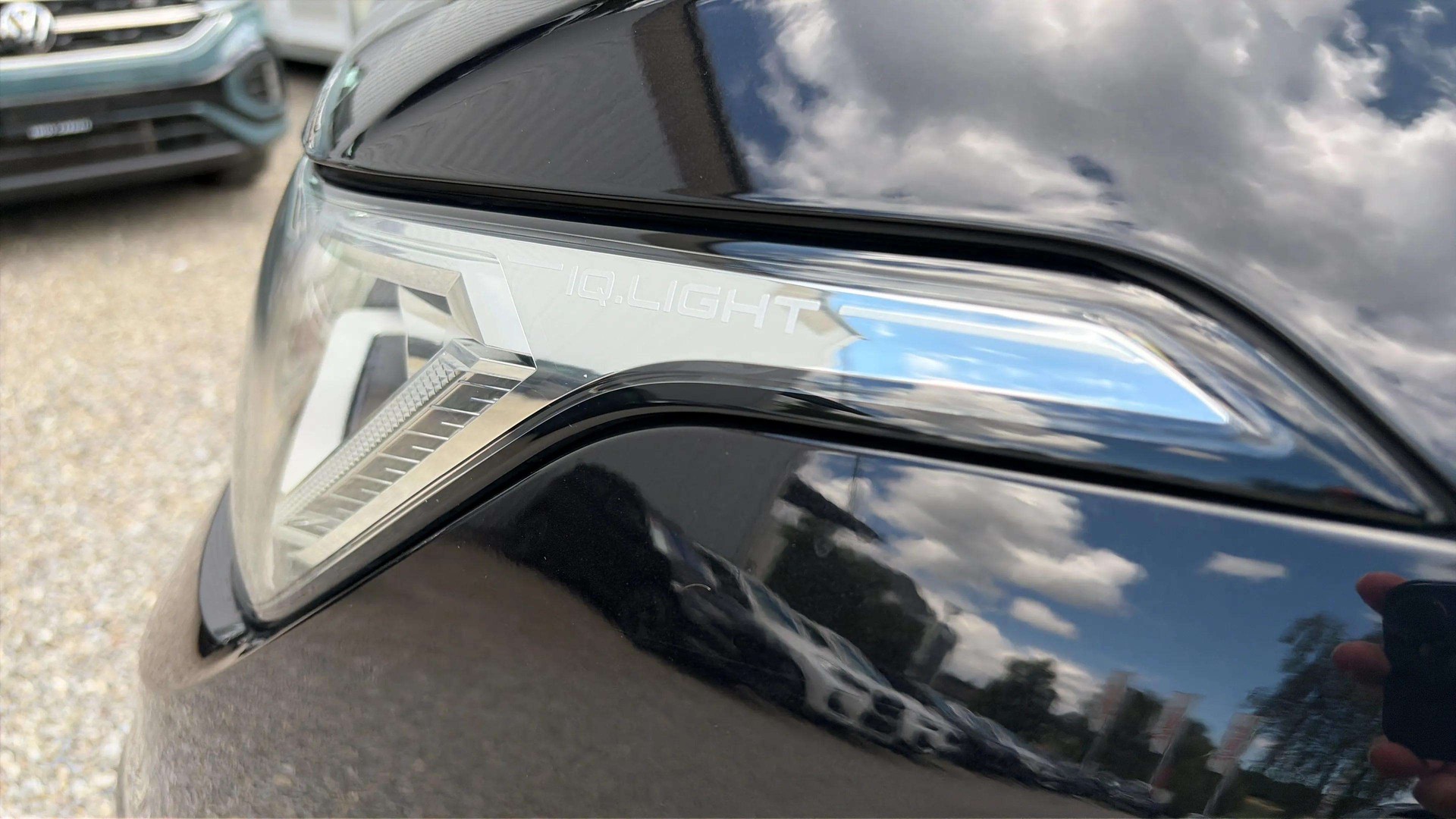 VW Tiguan 2.0TSI R 4Motion DSG mit AHK + Ledersitze & Komplettwinterräder-image-27