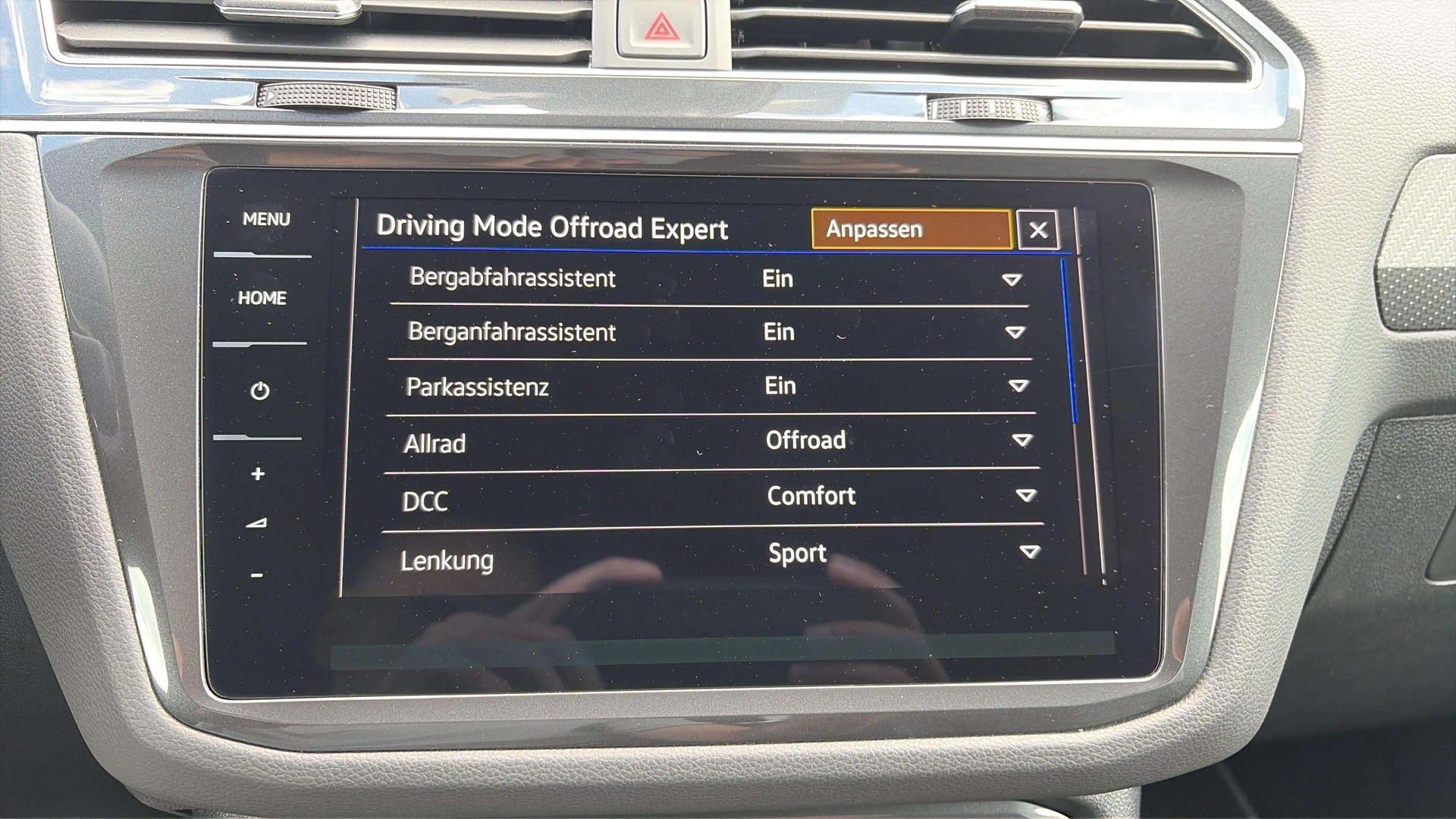 VW Tiguan 2.0TSI R 4Motion DSG mit AHK + Ledersitze & Komplettwinterräder-image-19