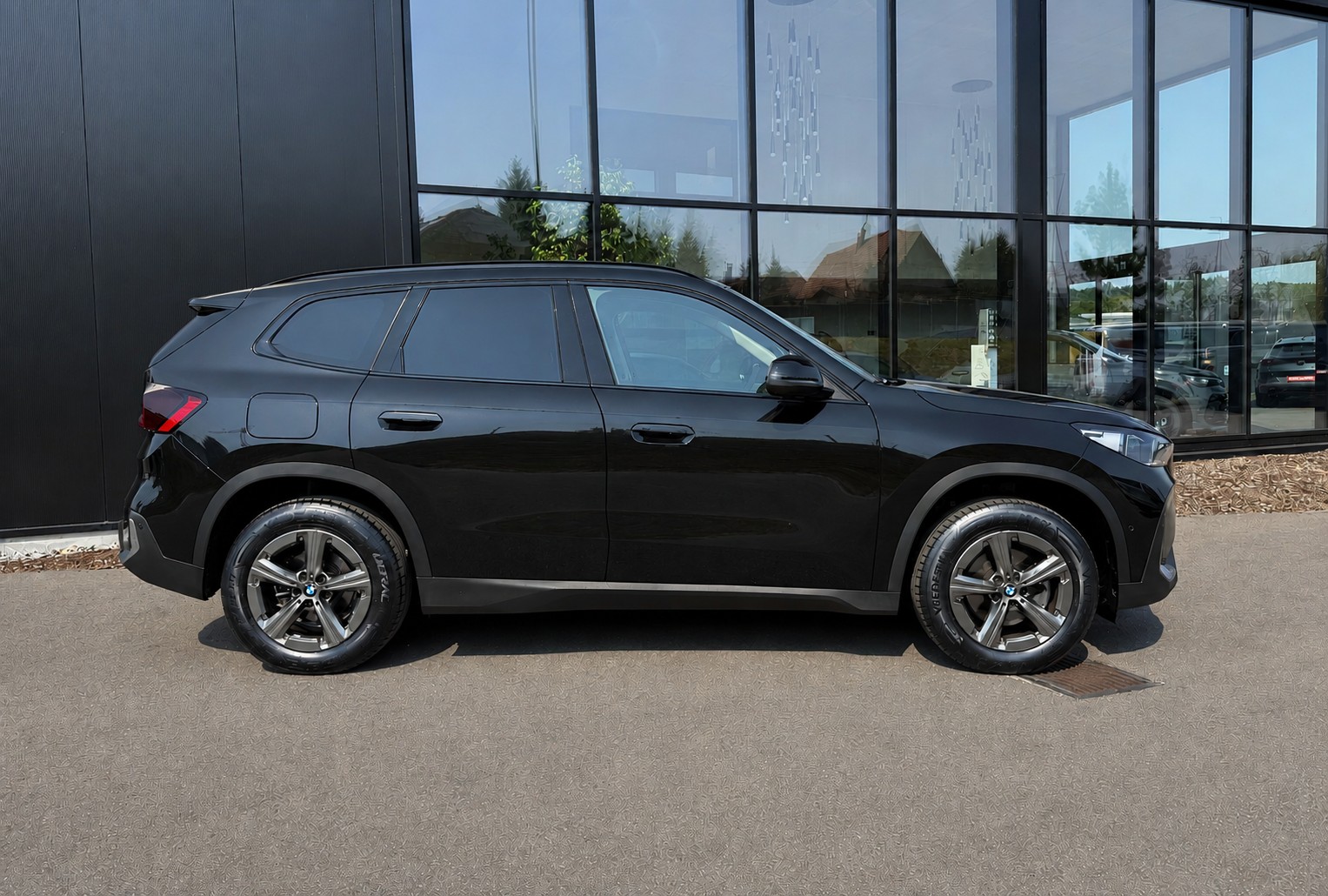 BMW X1 sDrive 18i-image-1