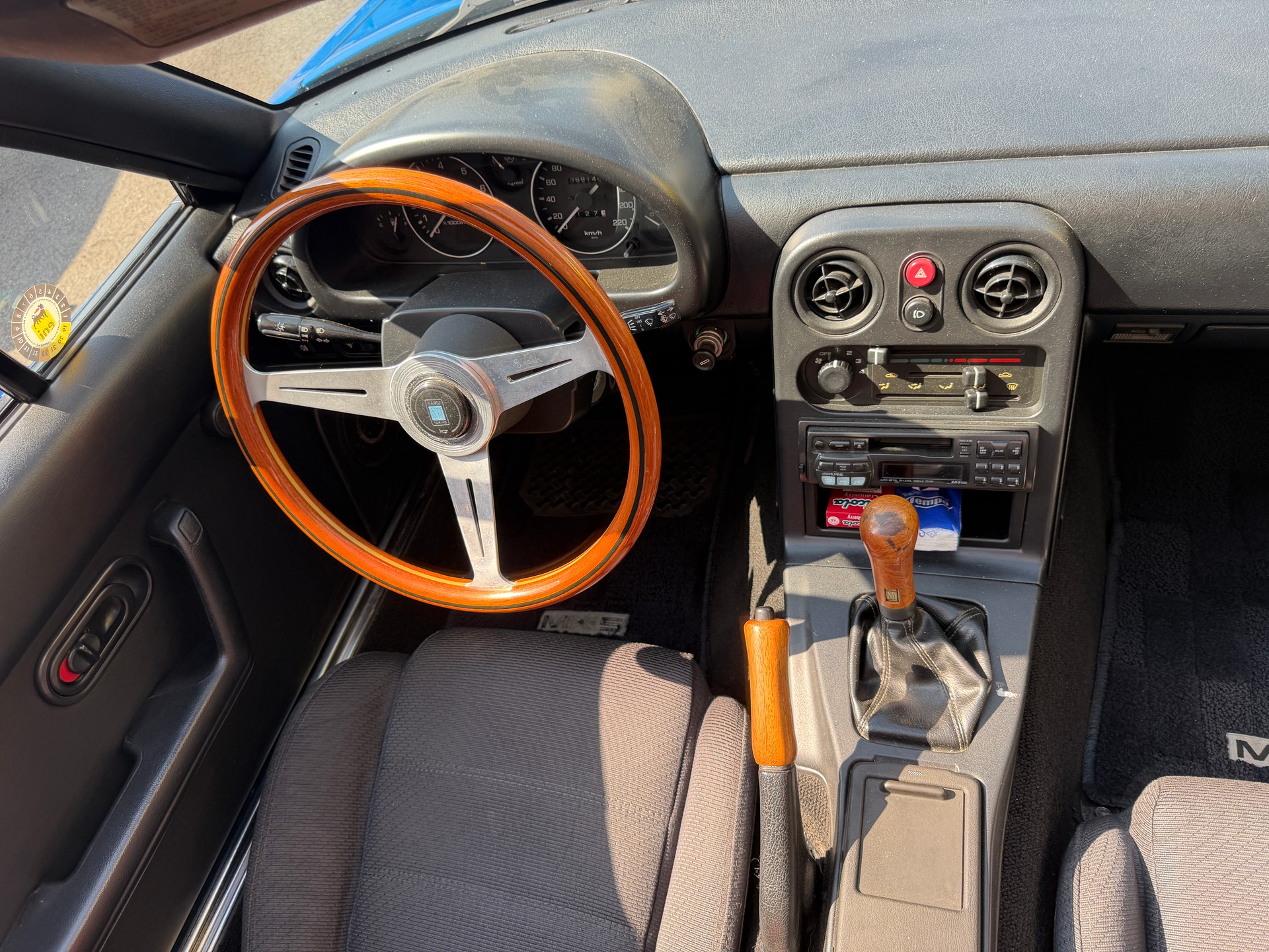 MAZDA MX-5 1.6i-16-image-13