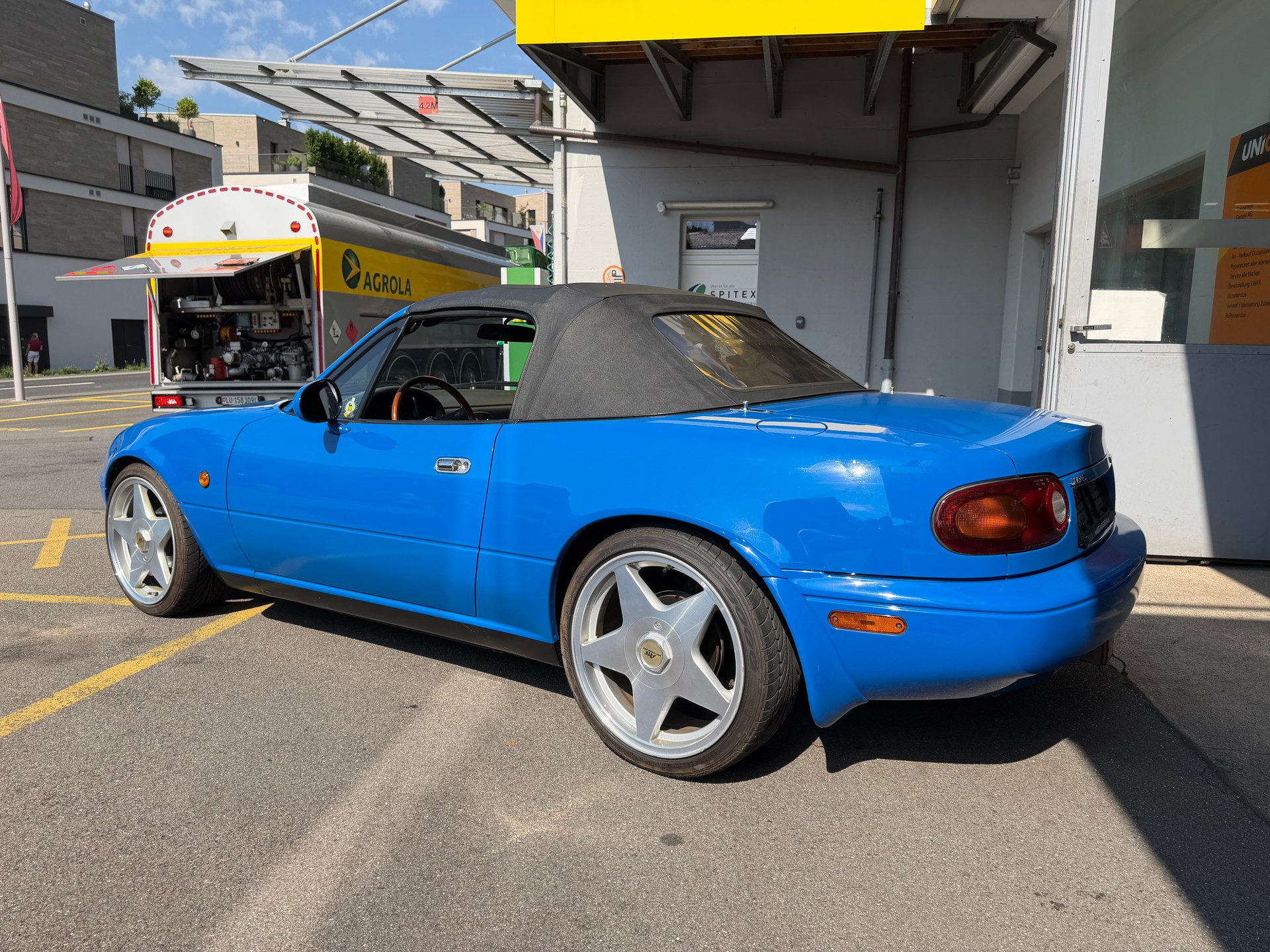 MAZDA MX-5 1.6i-16-image-3