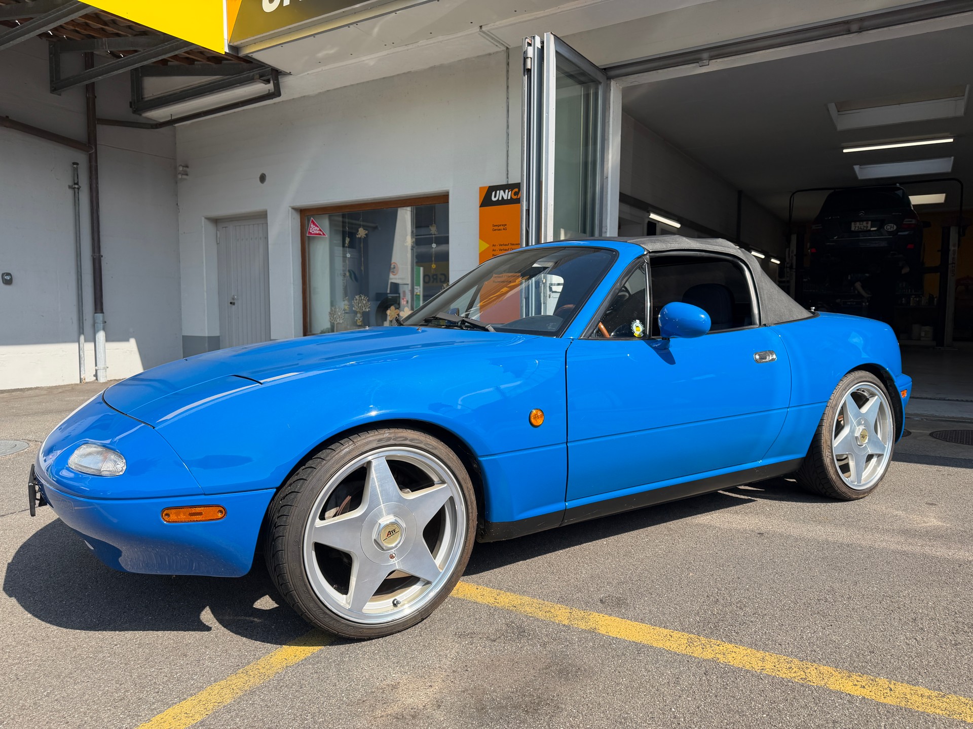 MAZDA MX-5 1.6i-16-image-2