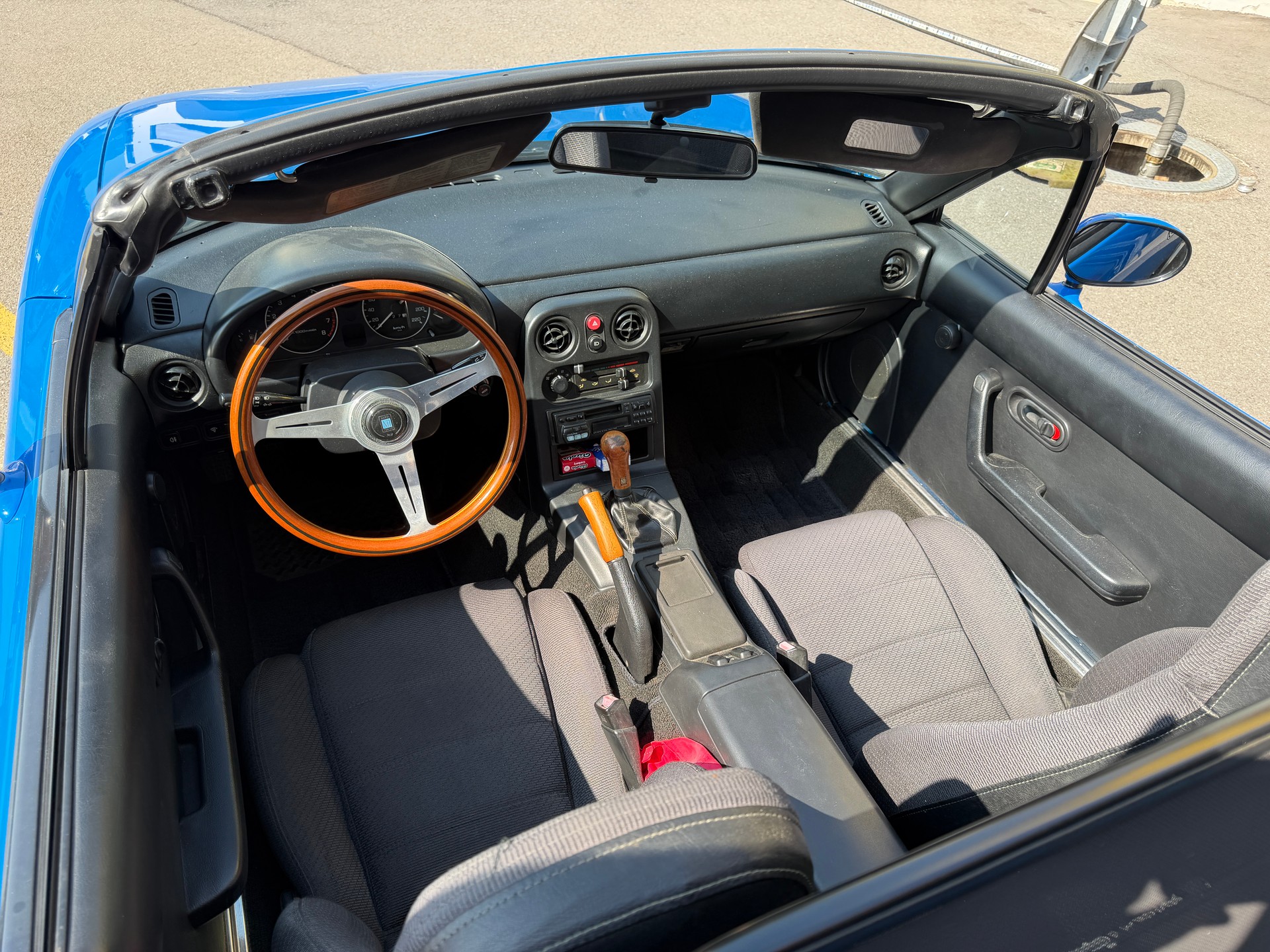 MAZDA MX-5 1.6i-16-image-10