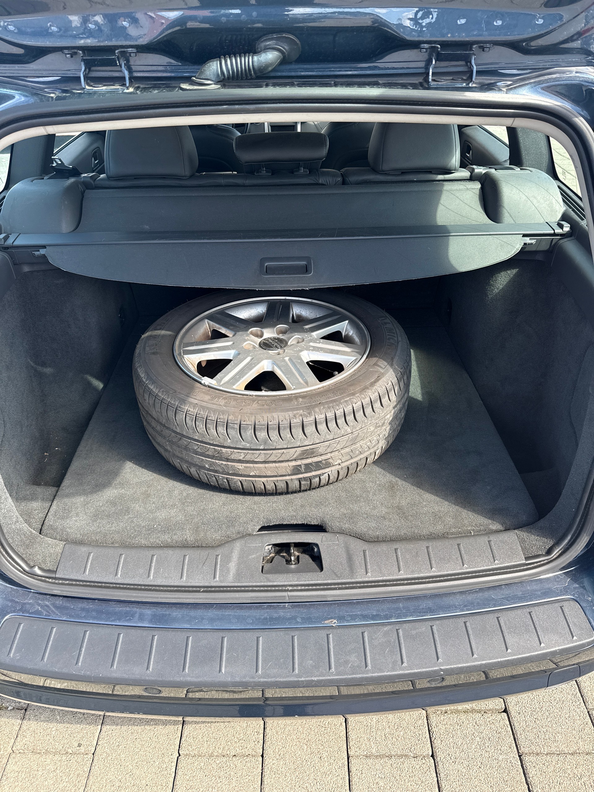 VOLVO V50 D3 Summum Geartronic * Frisch ab MFK *Lederausstattung *Sitzheizung *Tempomat *Freisprechanlage-image-4