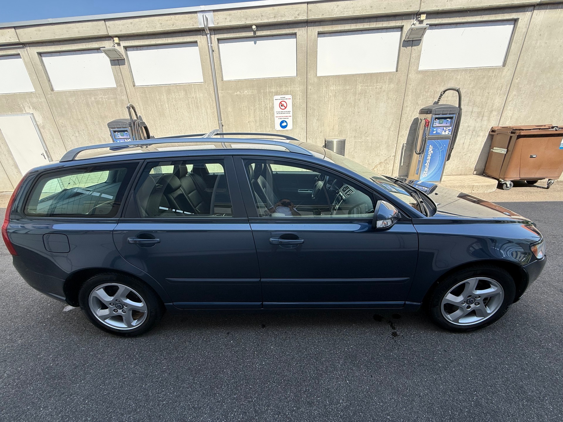 VOLVO V50 D3 Summum Geartronic *Lederausstattung *Sitzheizung *Tempomat *Freisprechanlage-image-2