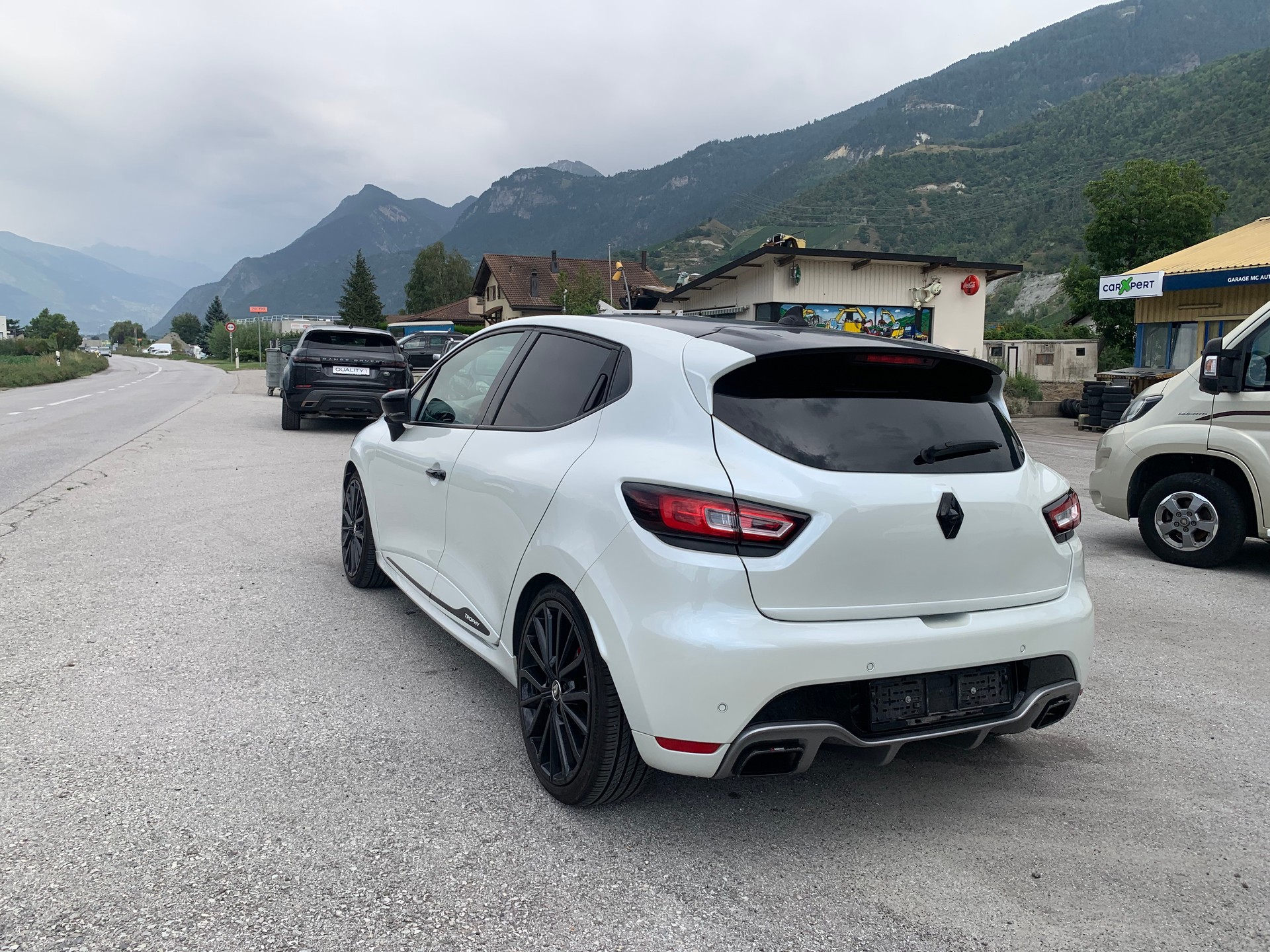 RENAULT Clio 1.6 T RS 220 Trophy EDC-image-6