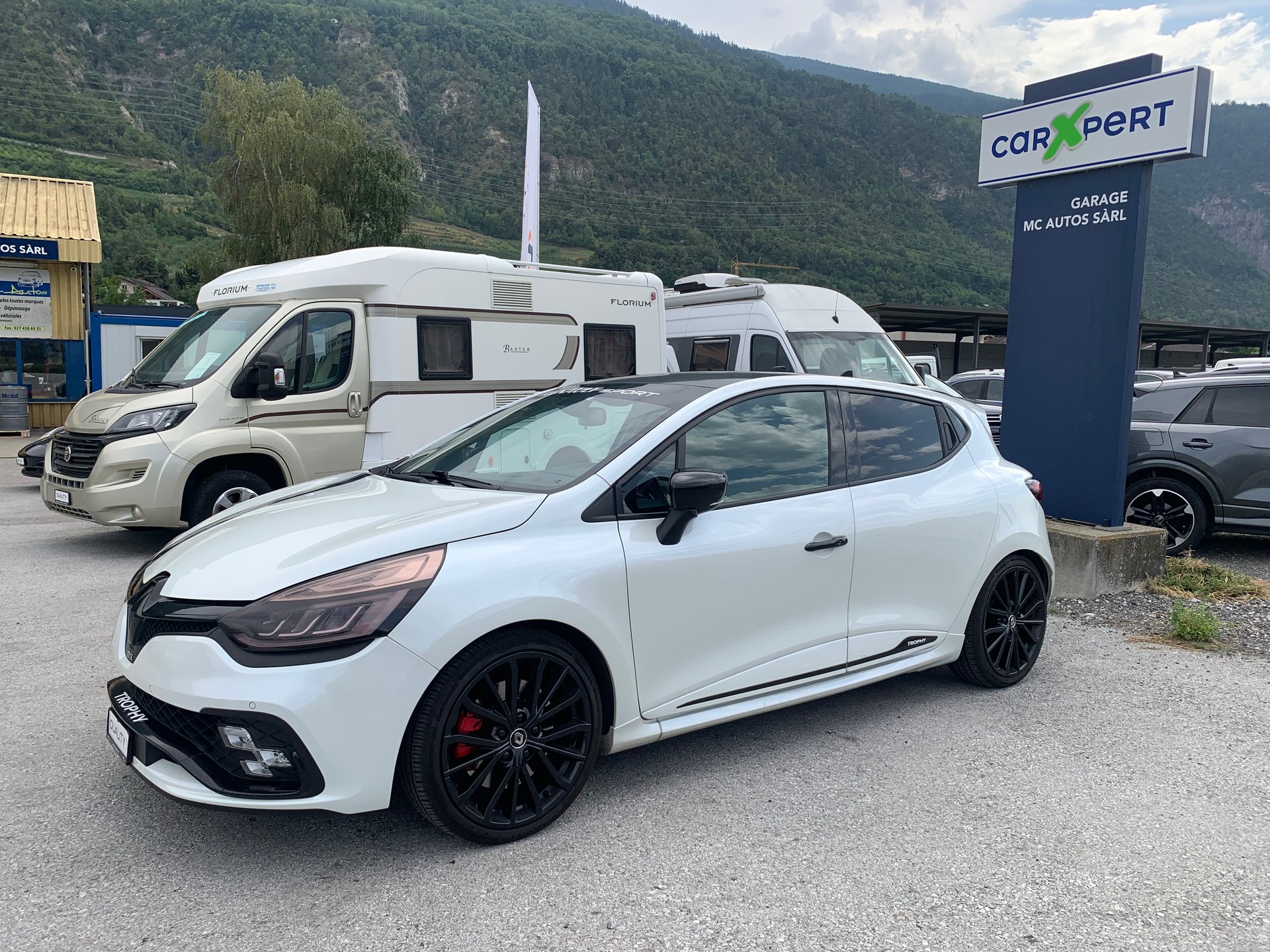 RENAULT Clio 1.6 T RS 220 Trophy EDC-image-3