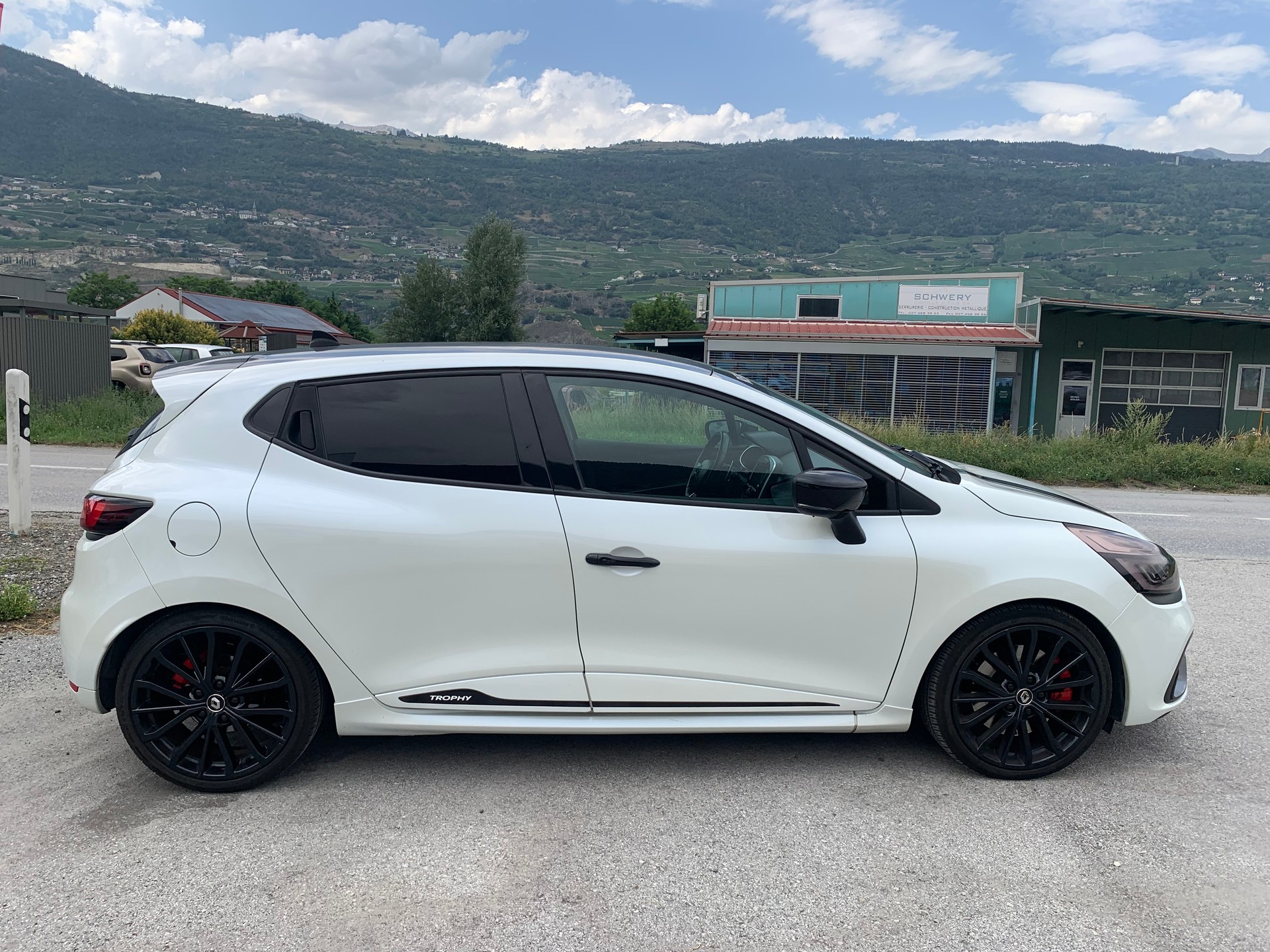 RENAULT Clio 1.6 T RS 220 Trophy EDC-image-8
