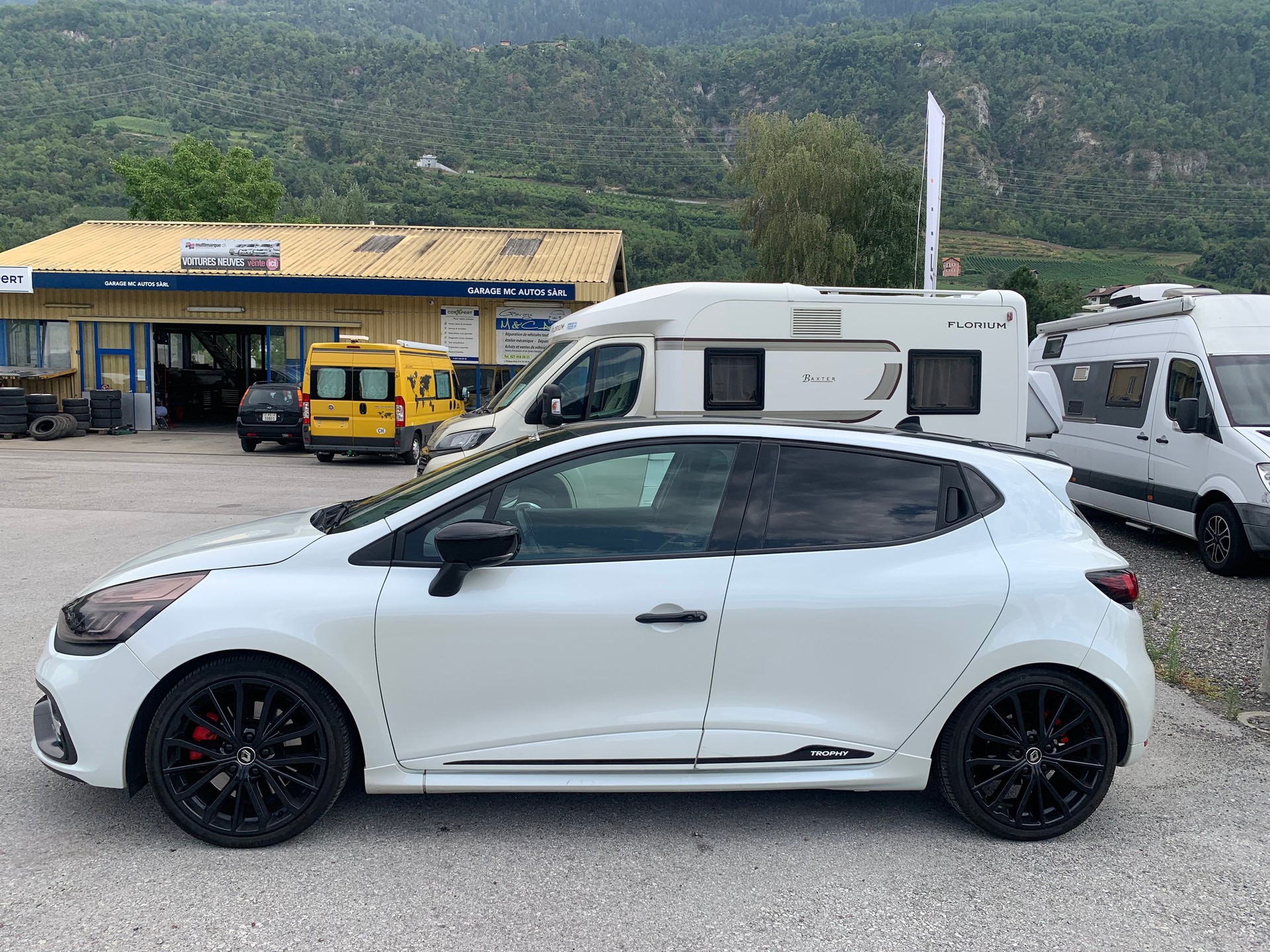 RENAULT Clio 1.6 T RS 220 Trophy EDC-image-4