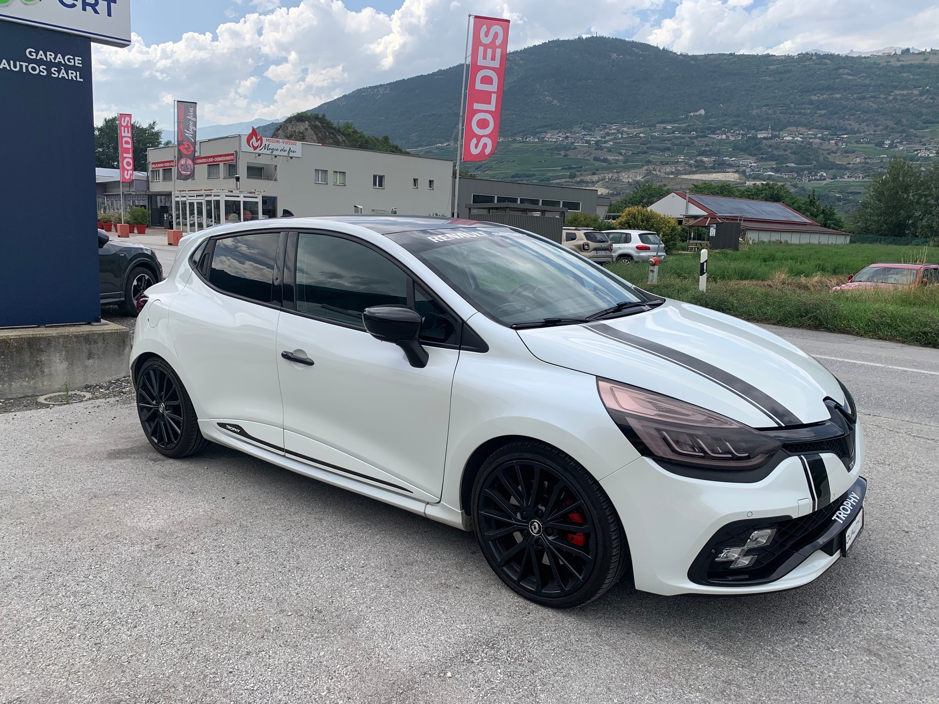 RENAULT Clio 1.6 T RS 220 Trophy EDC-image-7