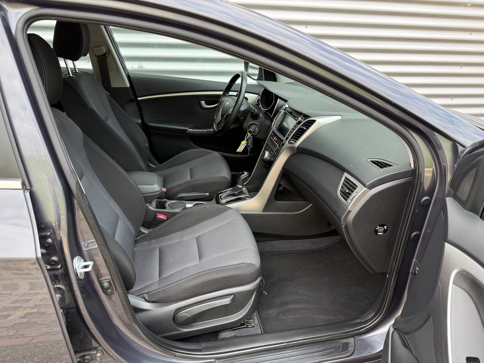 HYUNDAI i30 Wagon 1.6 CRDi Amplia Automatic DCT-image-6
