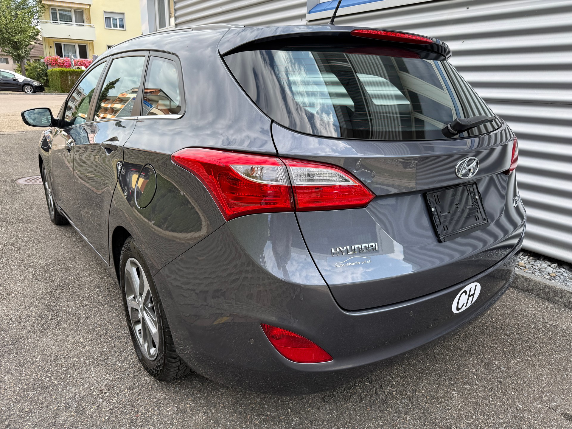 HYUNDAI i30 Wagon 1.6 CRDi Amplia Automatic DCT-image-1