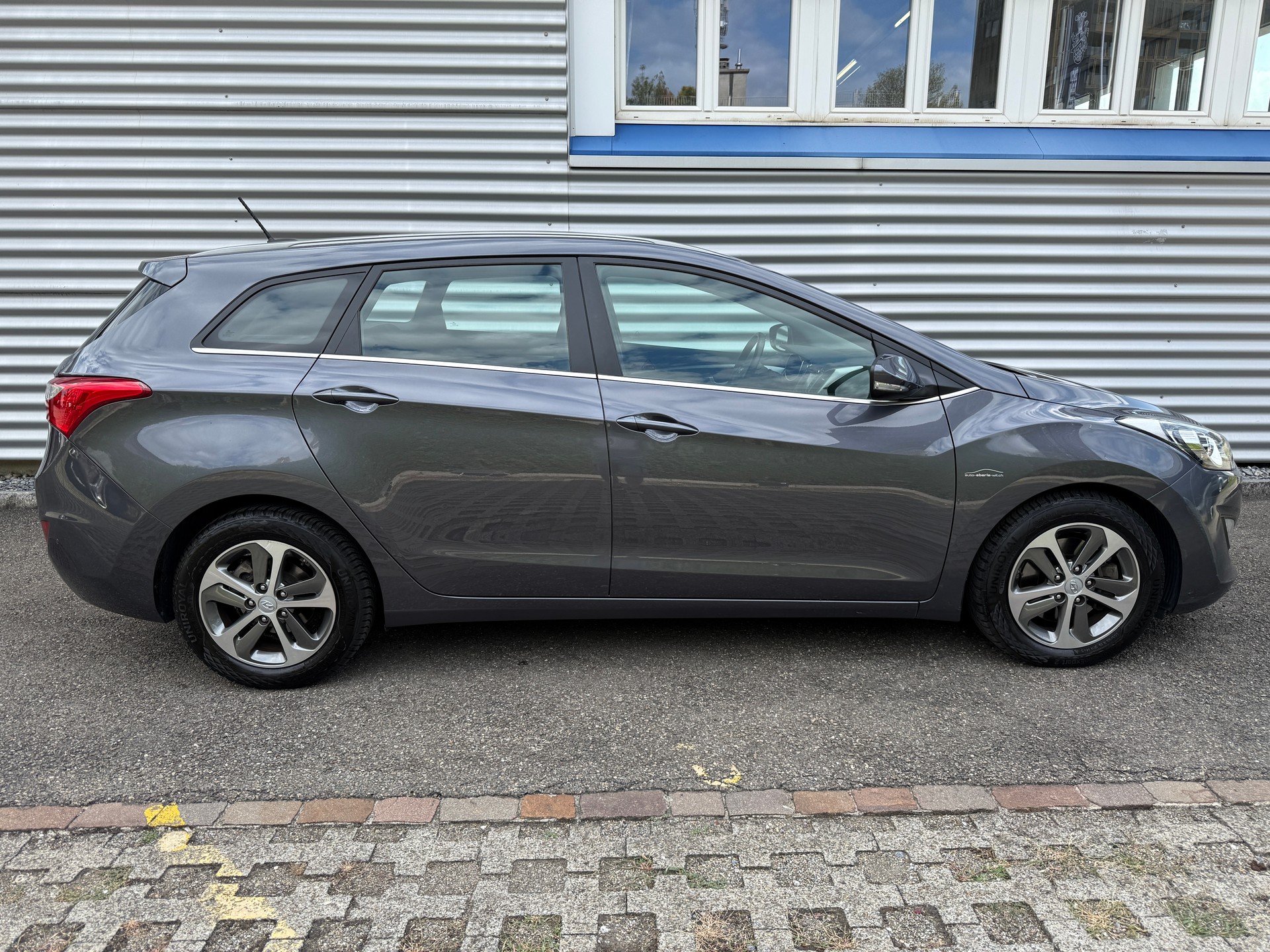 HYUNDAI i30 Wagon 1.6 CRDi Amplia Automatic DCT-image-13