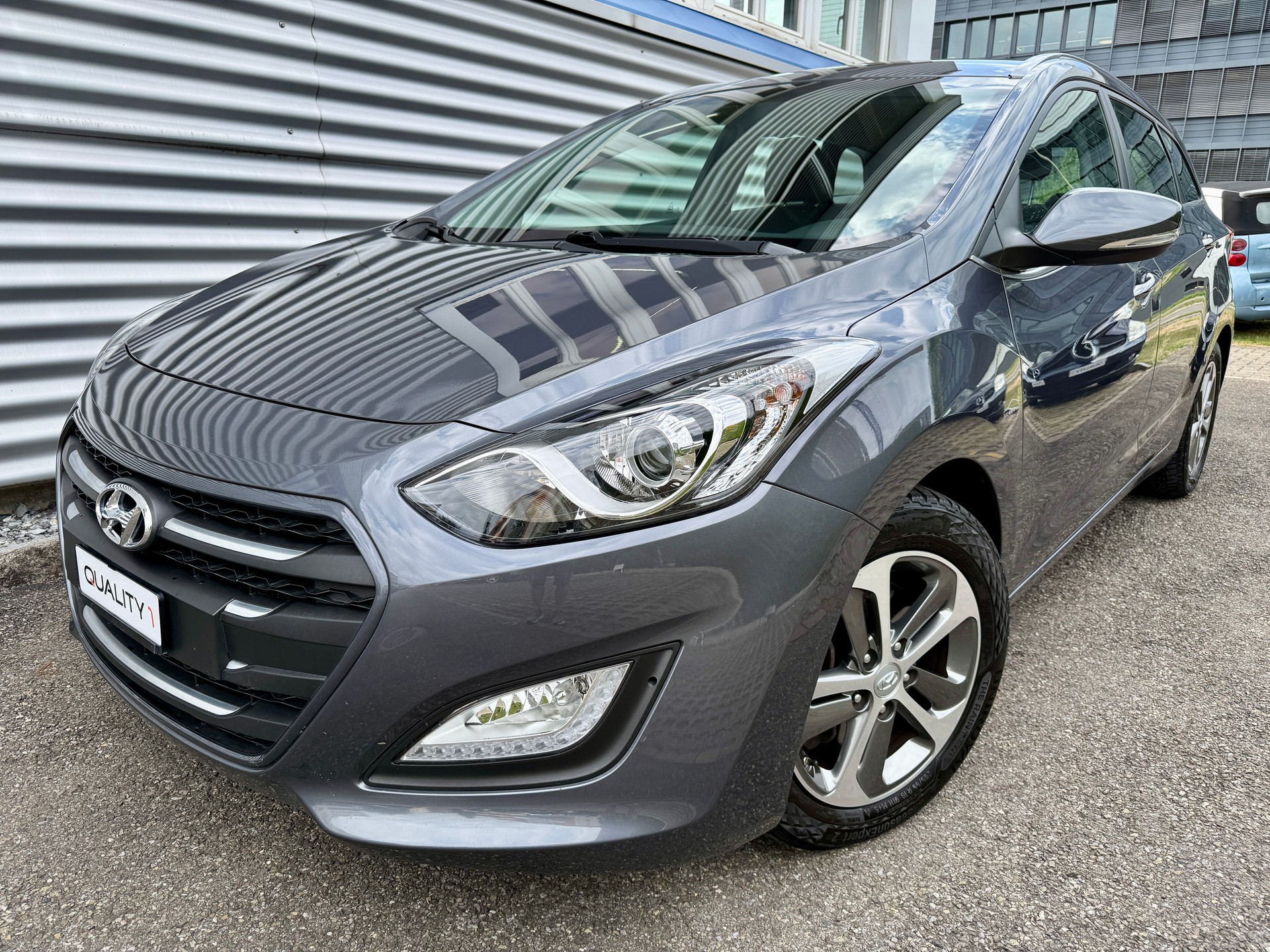 HYUNDAI i30 Wagon 1.6 CRDi Amplia Automatic DCT-image-0