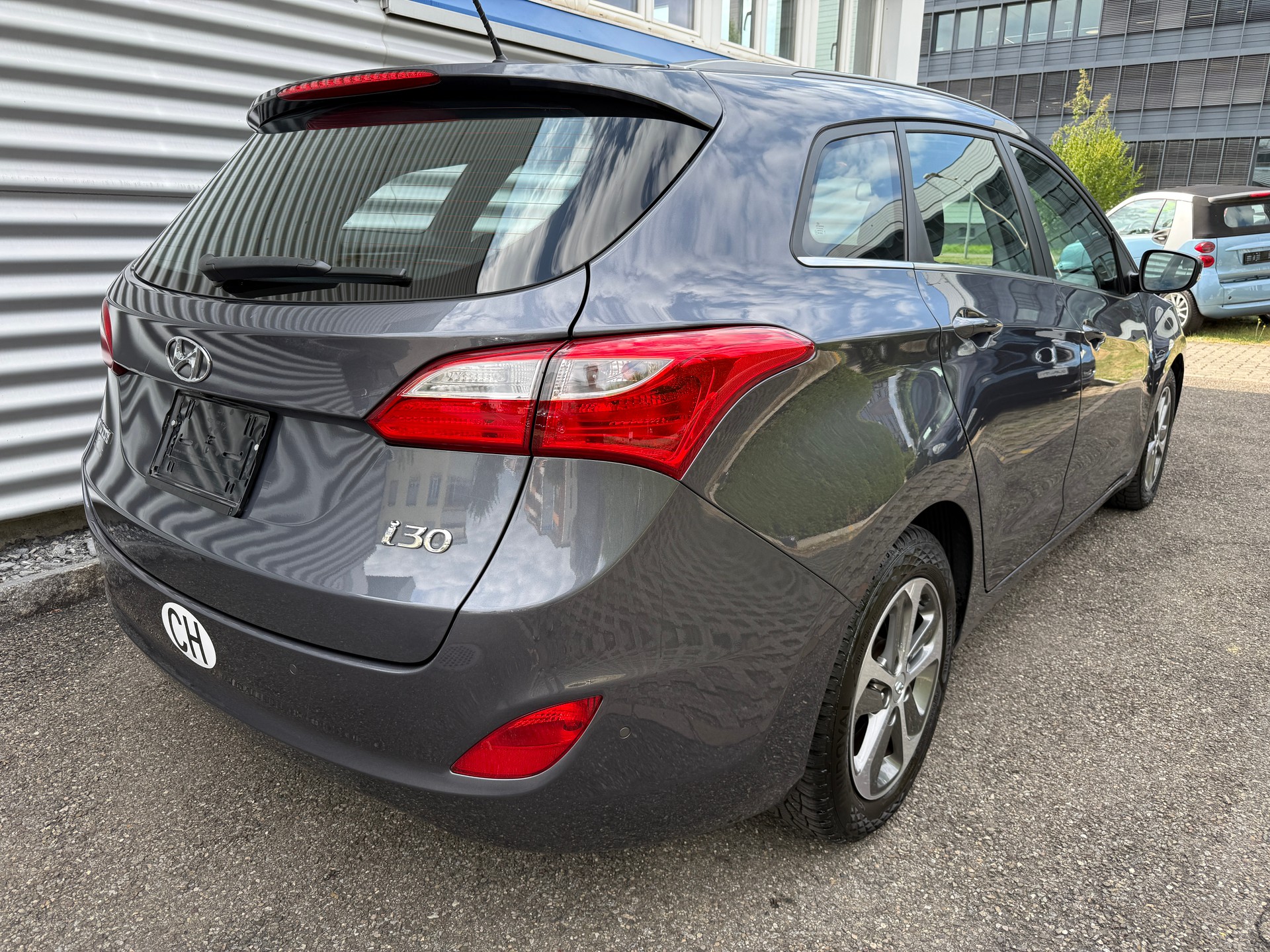 HYUNDAI i30 Wagon 1.6 CRDi Amplia Automatic DCT-image-12