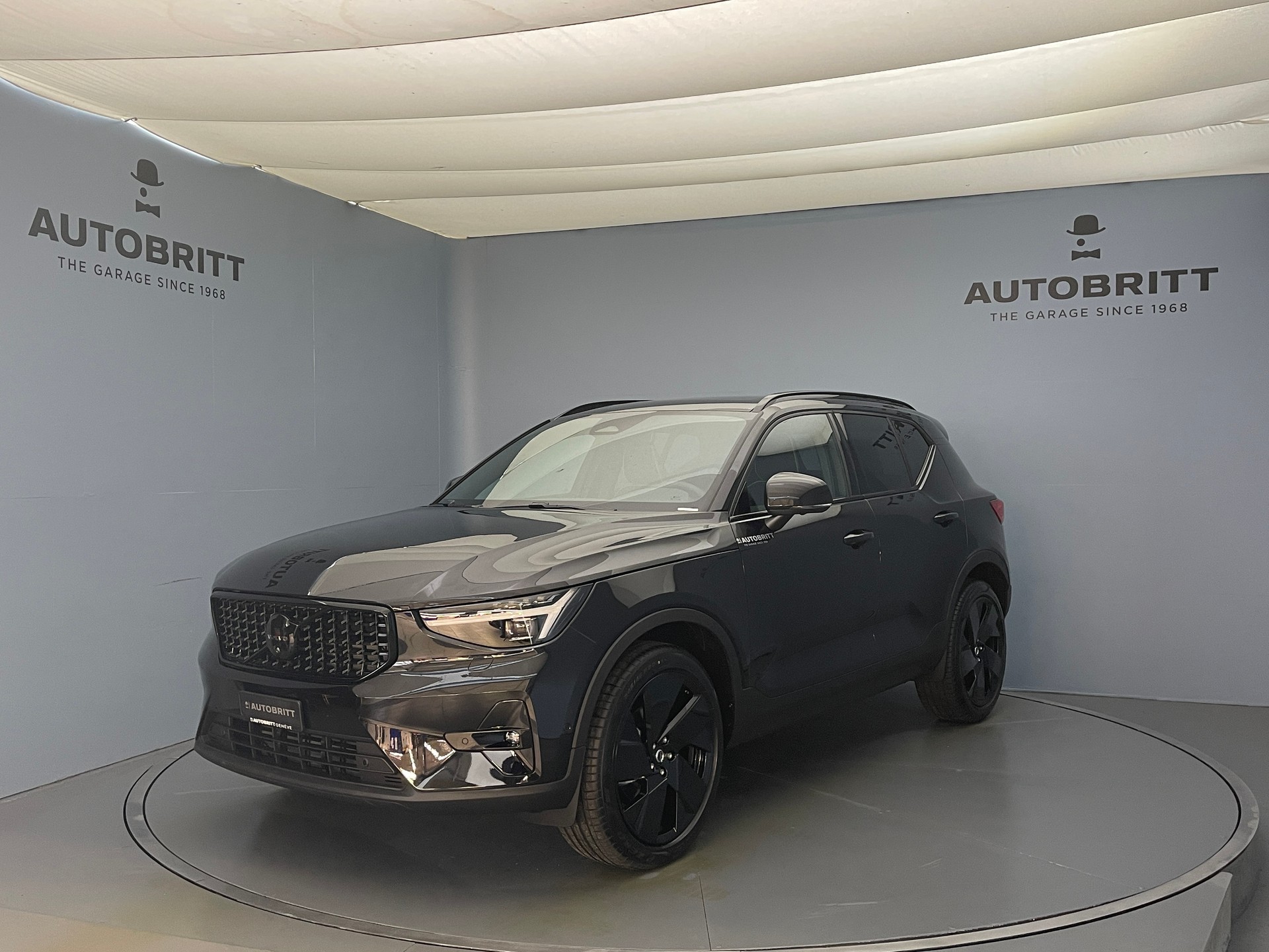 VOLVO XC40 2.0 B4 MH Black Edition-image-0