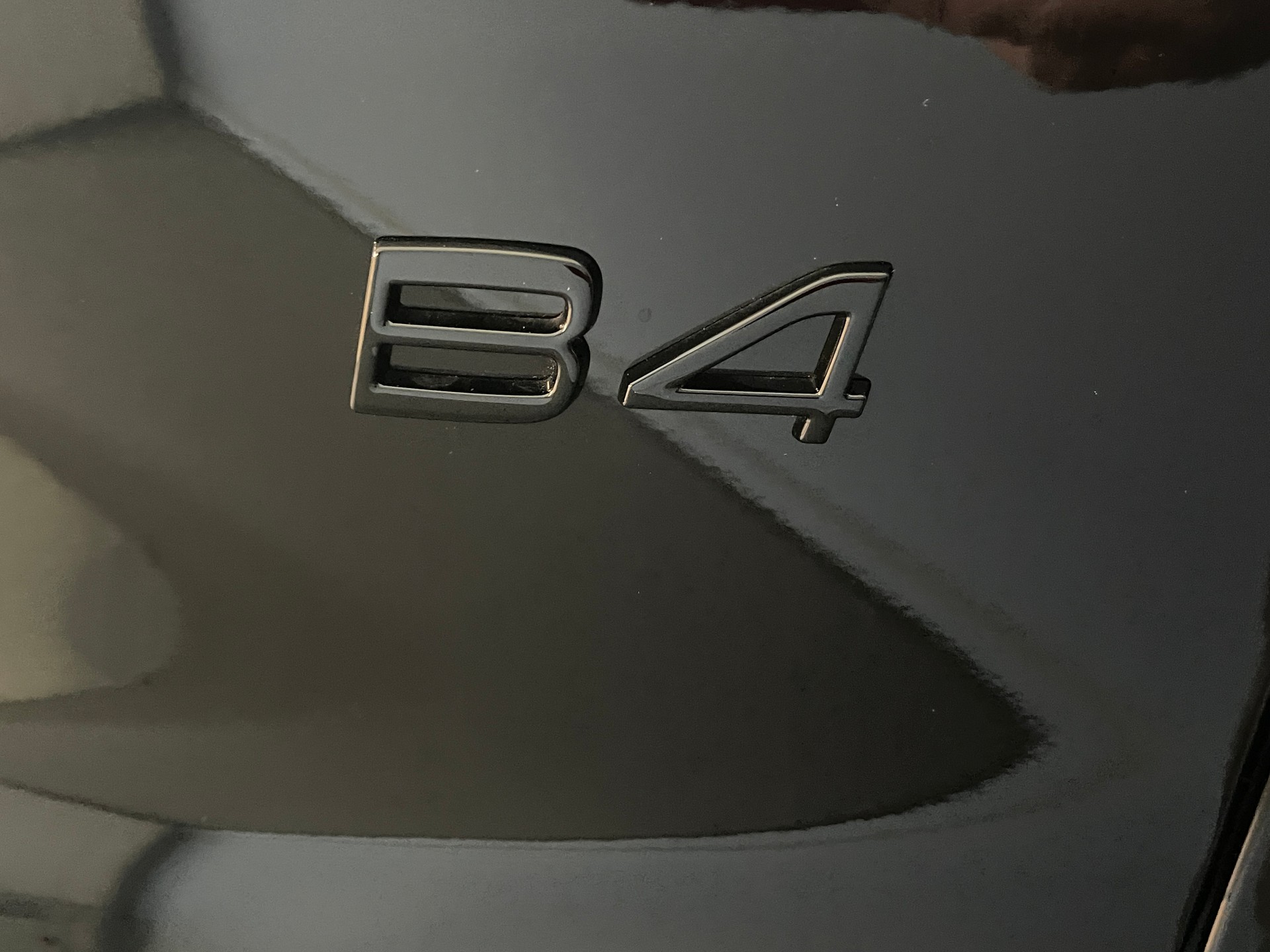 VOLVO XC40 2.0 B4 MH Black Edition-image-6