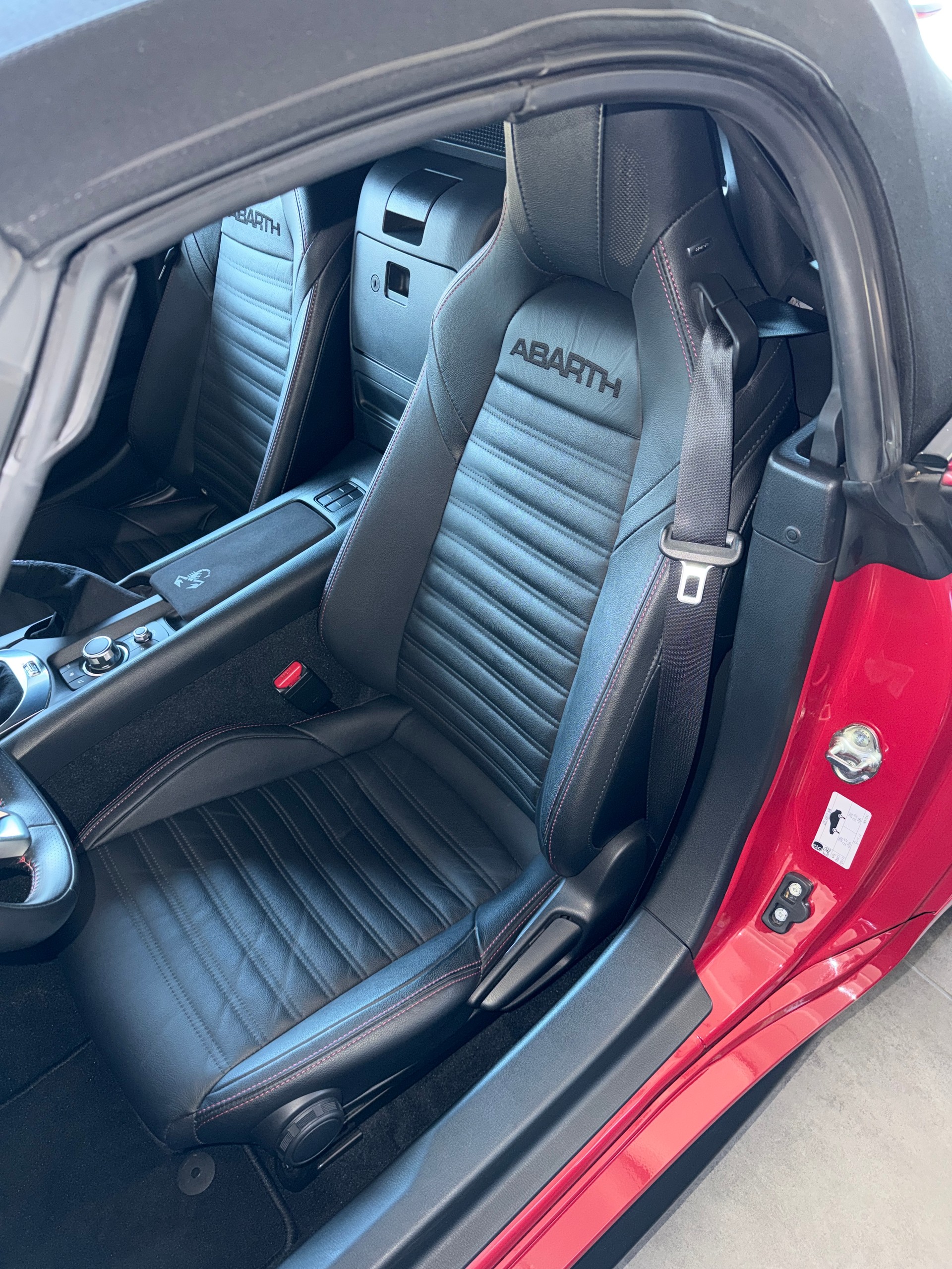 FIAT 124 Spider 1.4 TB Abarth-image-16