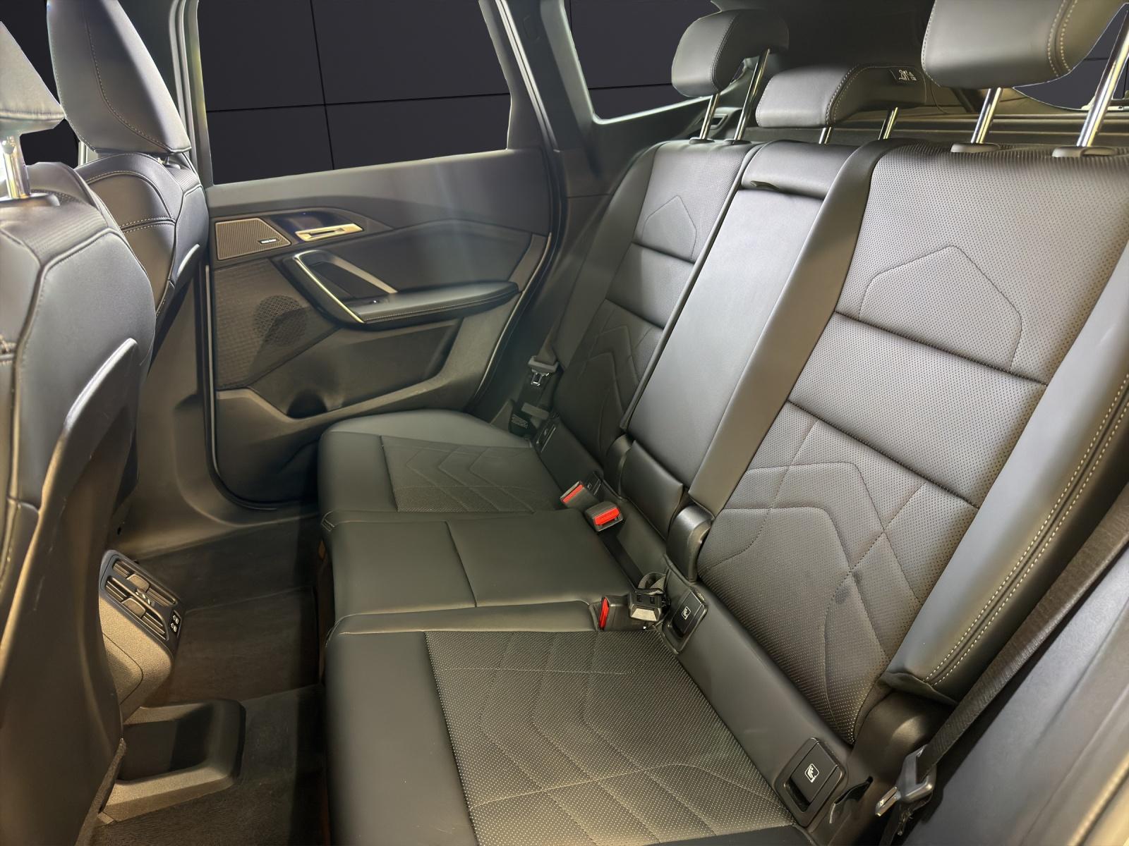 BMW X1 23i xDrive-image-11