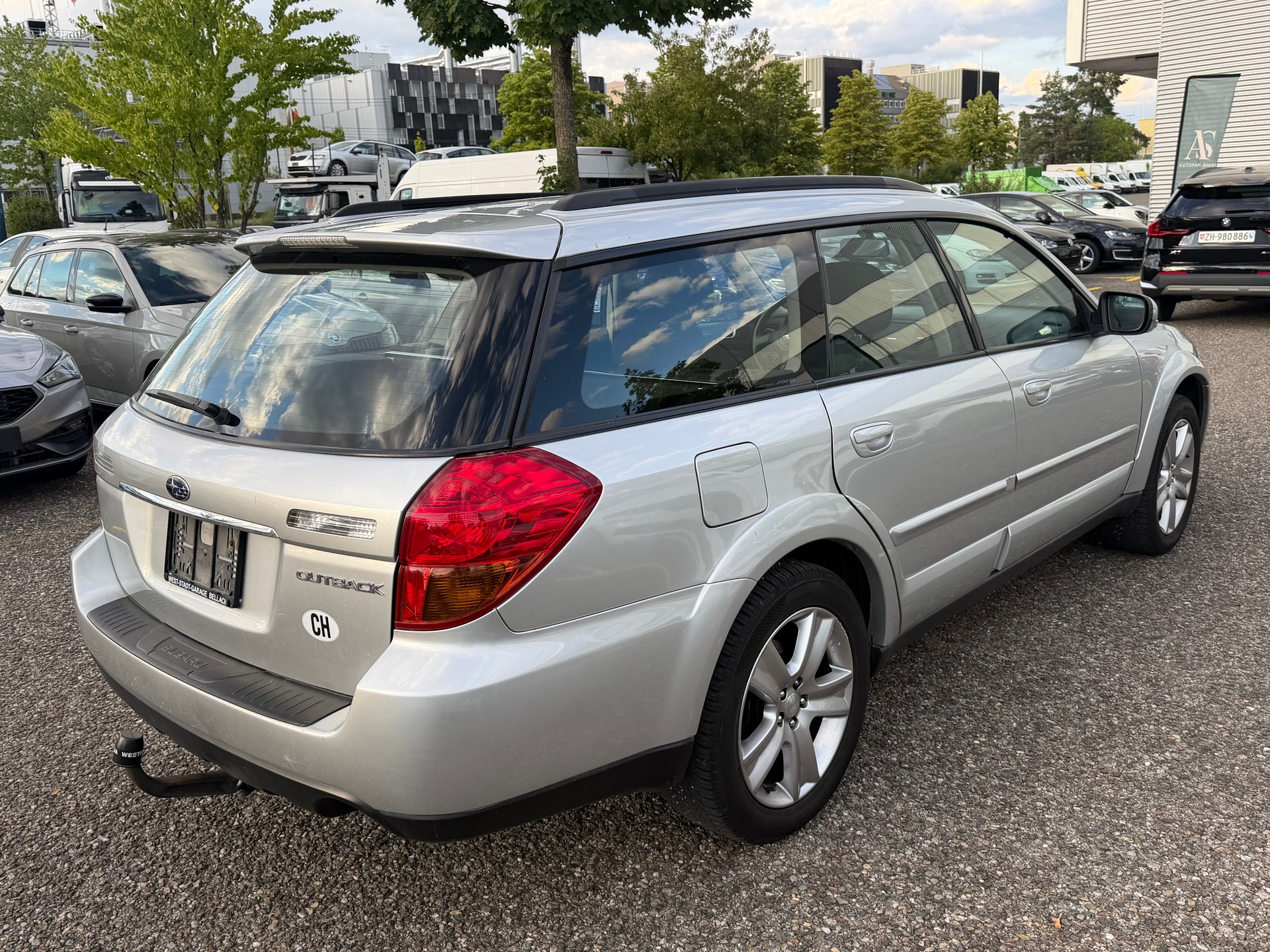 SUBARU Outback 2.5i AWD-image-4