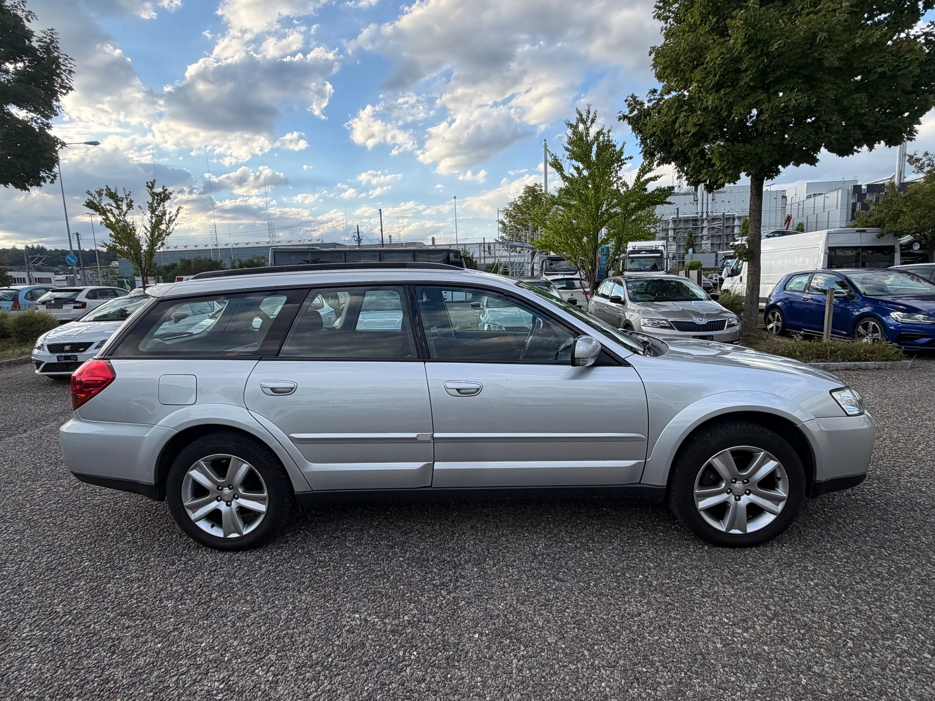 SUBARU Outback 2.5i AWD-image-3