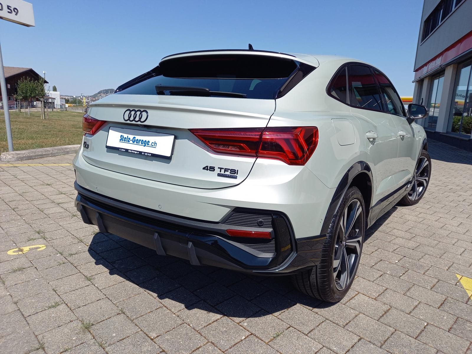 AUDI Q3 Sportback 45 TFSI S line **Pack Edition one silber**quattro S-tronic-image-1