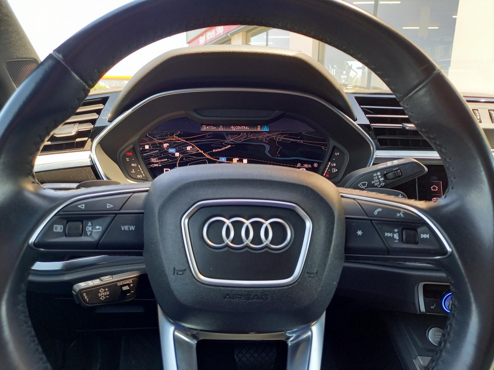 AUDI Q3 Sportback 45 TFSI S line **Pack Edition one silber**quattro S-tronic-image-5