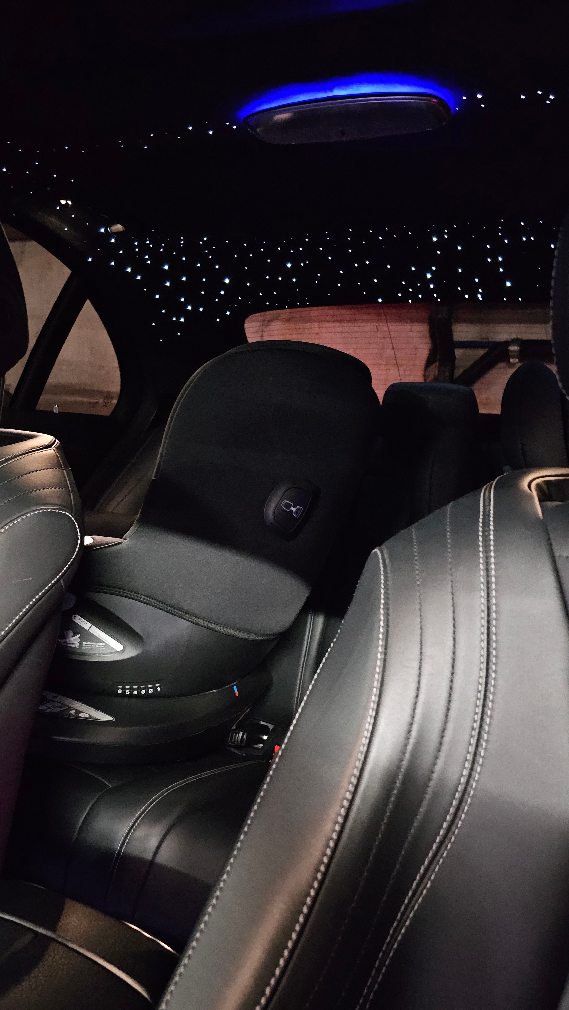 MERCEDES-BENZ E 220 d AMG Line 4matic-image-4