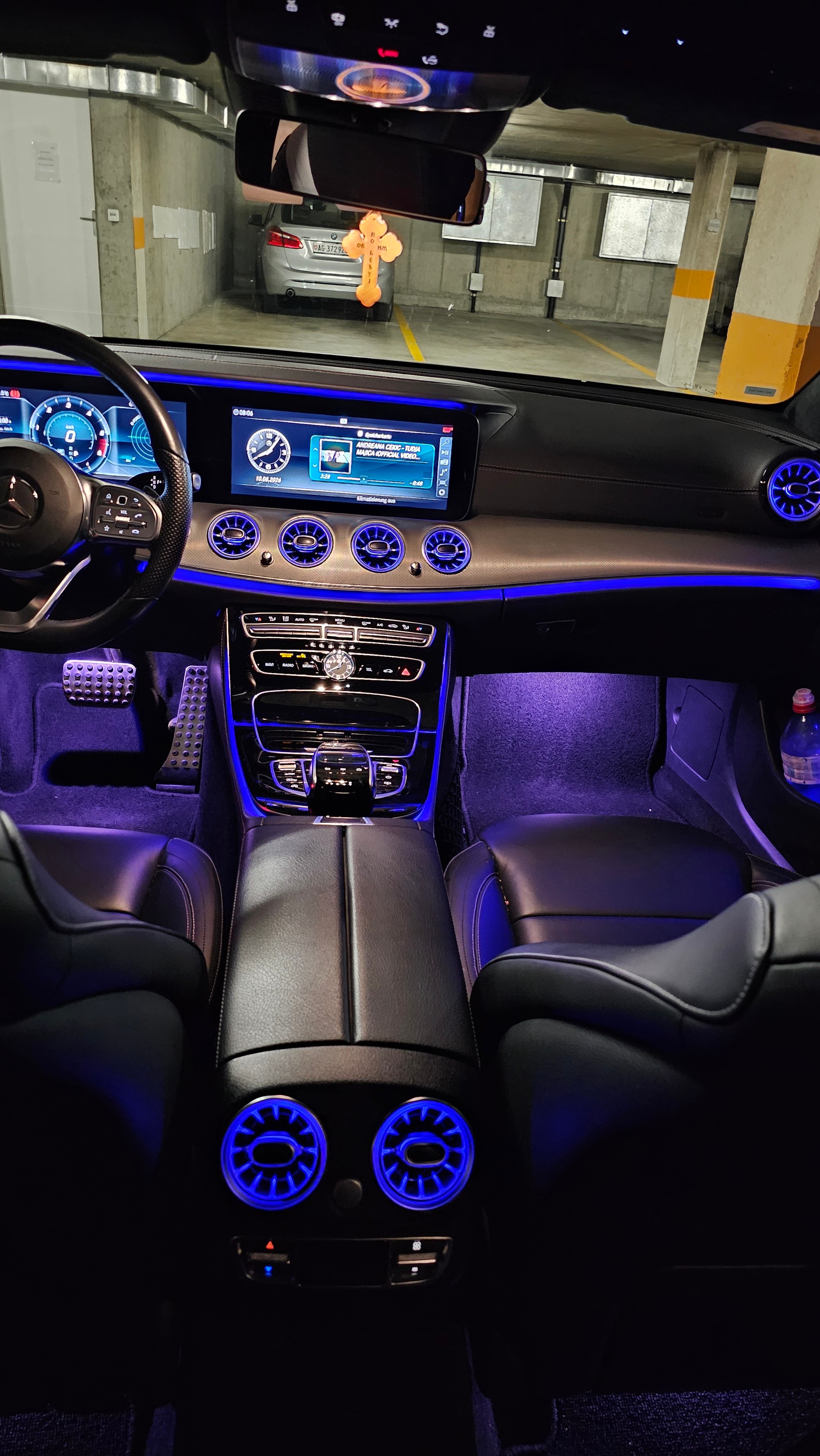 MERCEDES-BENZ E 220 d AMG Line 4matic-image-3