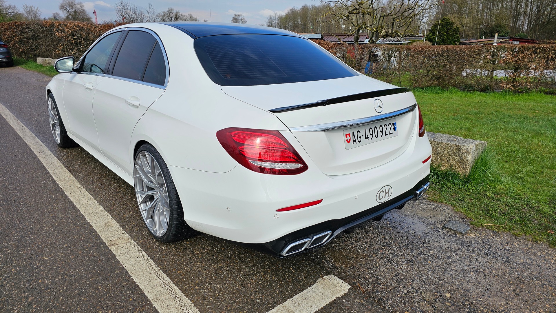 MERCEDES-BENZ E 220 d AMG Line 4matic-image-1