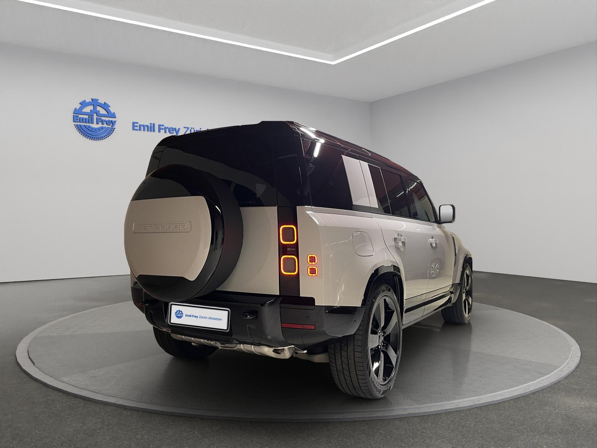 LAND ROVER Defender 110 2.0 P300e X-Dynamic SE (Plug-in Hybrid)-showroom-element-1