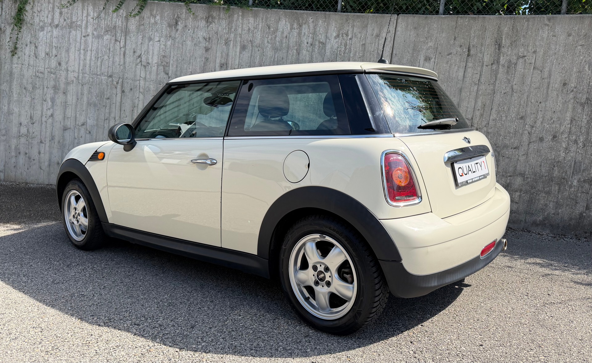 MINI One-image-3