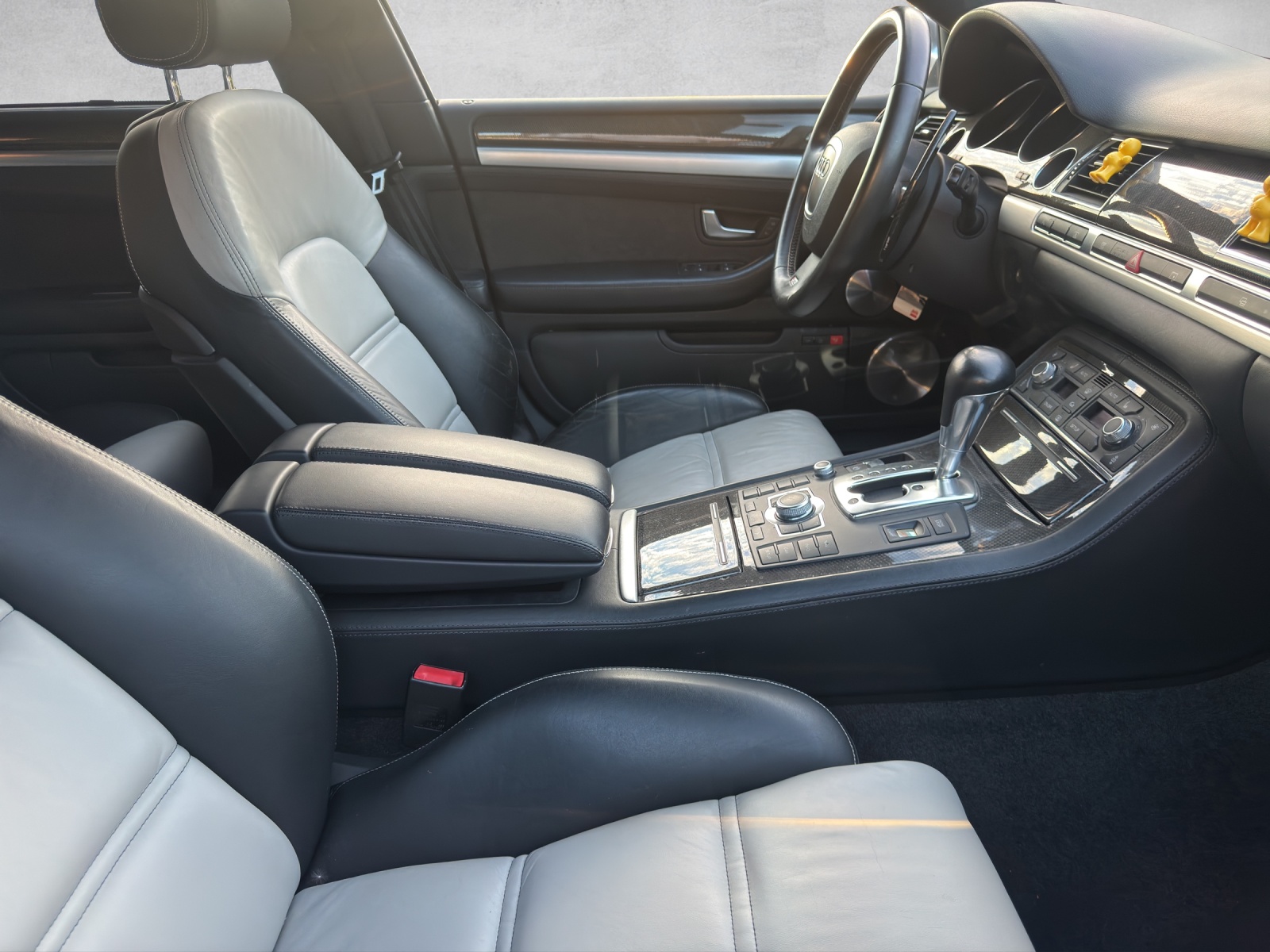 AUDI S8 5.2 V10 quattro tiptronic-image-9
