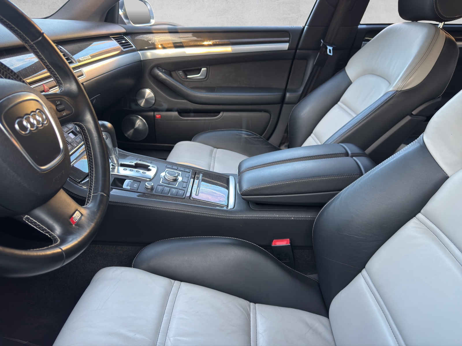 AUDI S8 5.2 V10 quattro tiptronic-image-8