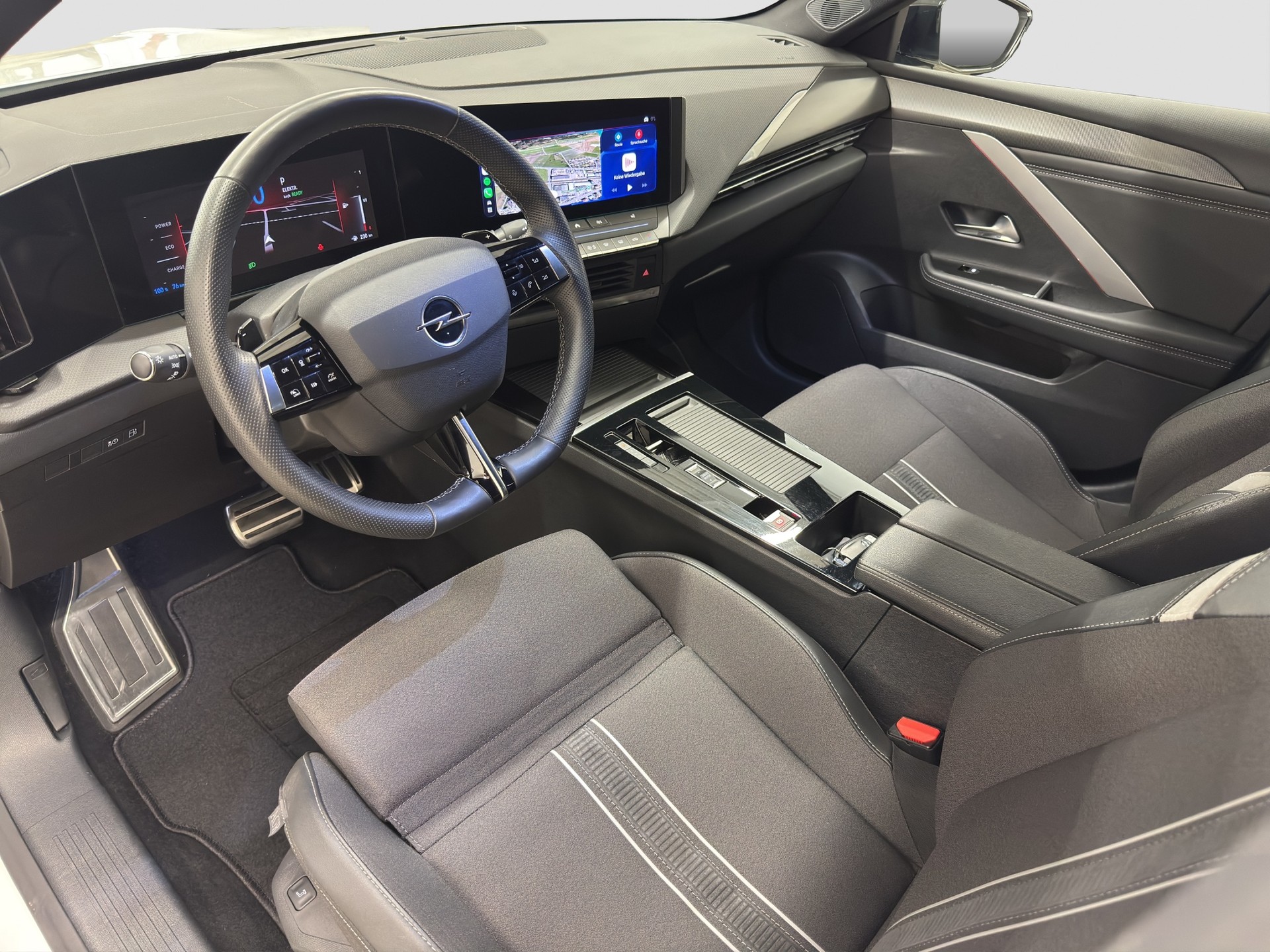 OPEL Astra Sports Tourer 1.6 PHEV Turbo GS A-image-11