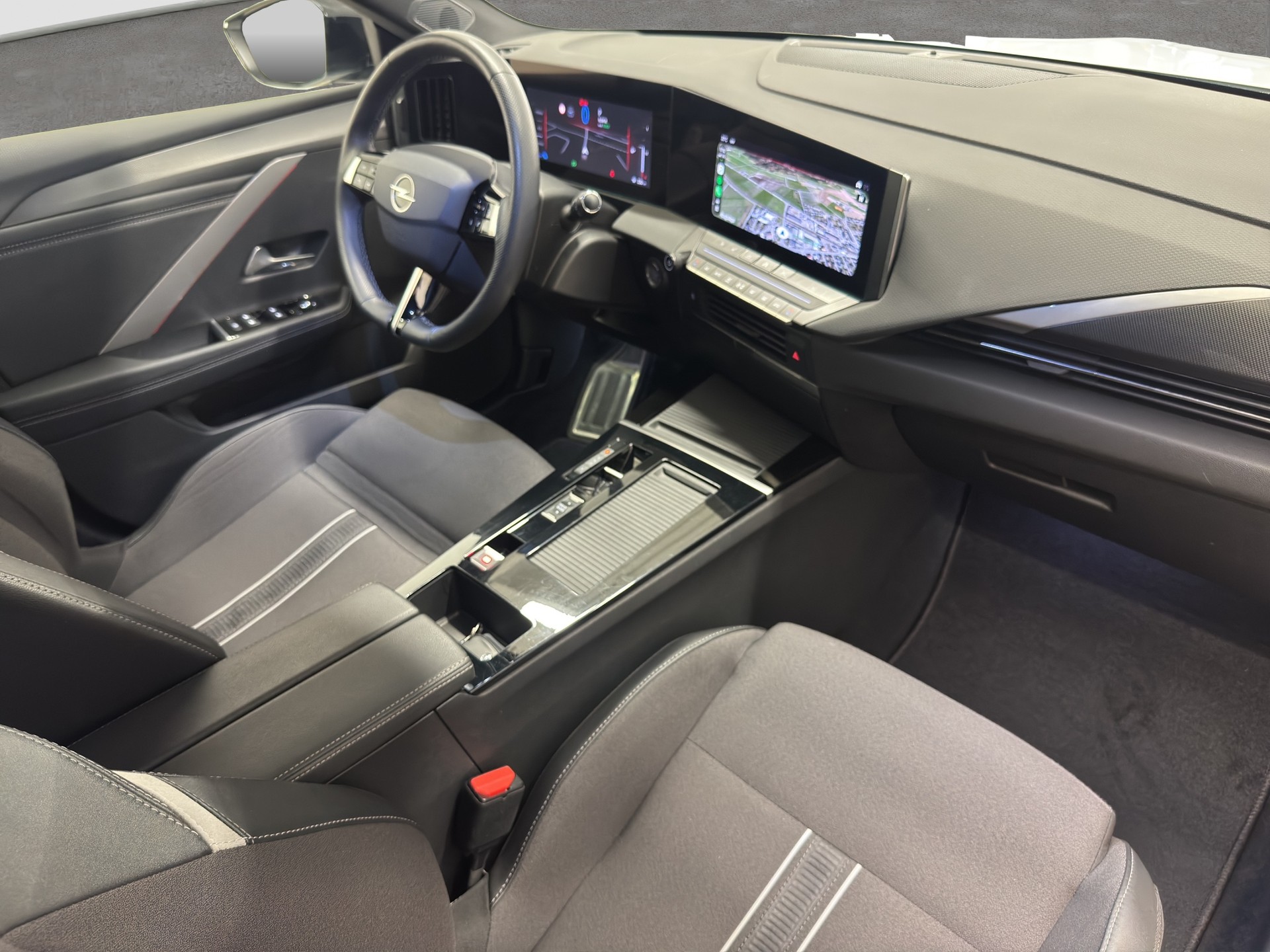 OPEL Astra Sports Tourer 1.6 PHEV Turbo GS A-image-12