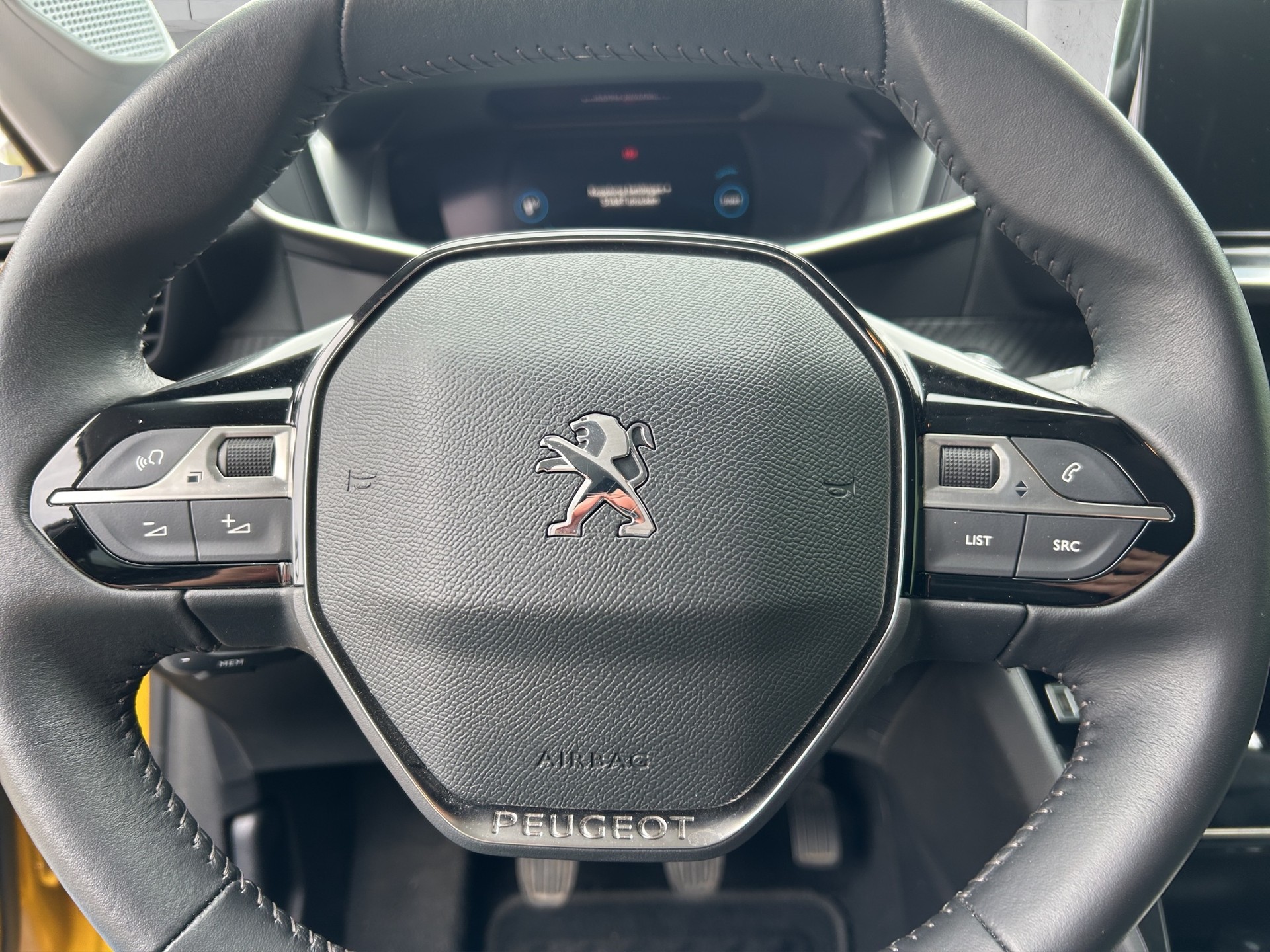 PEUGEOT 208 1.2 PureTech Allure Pack-image-11