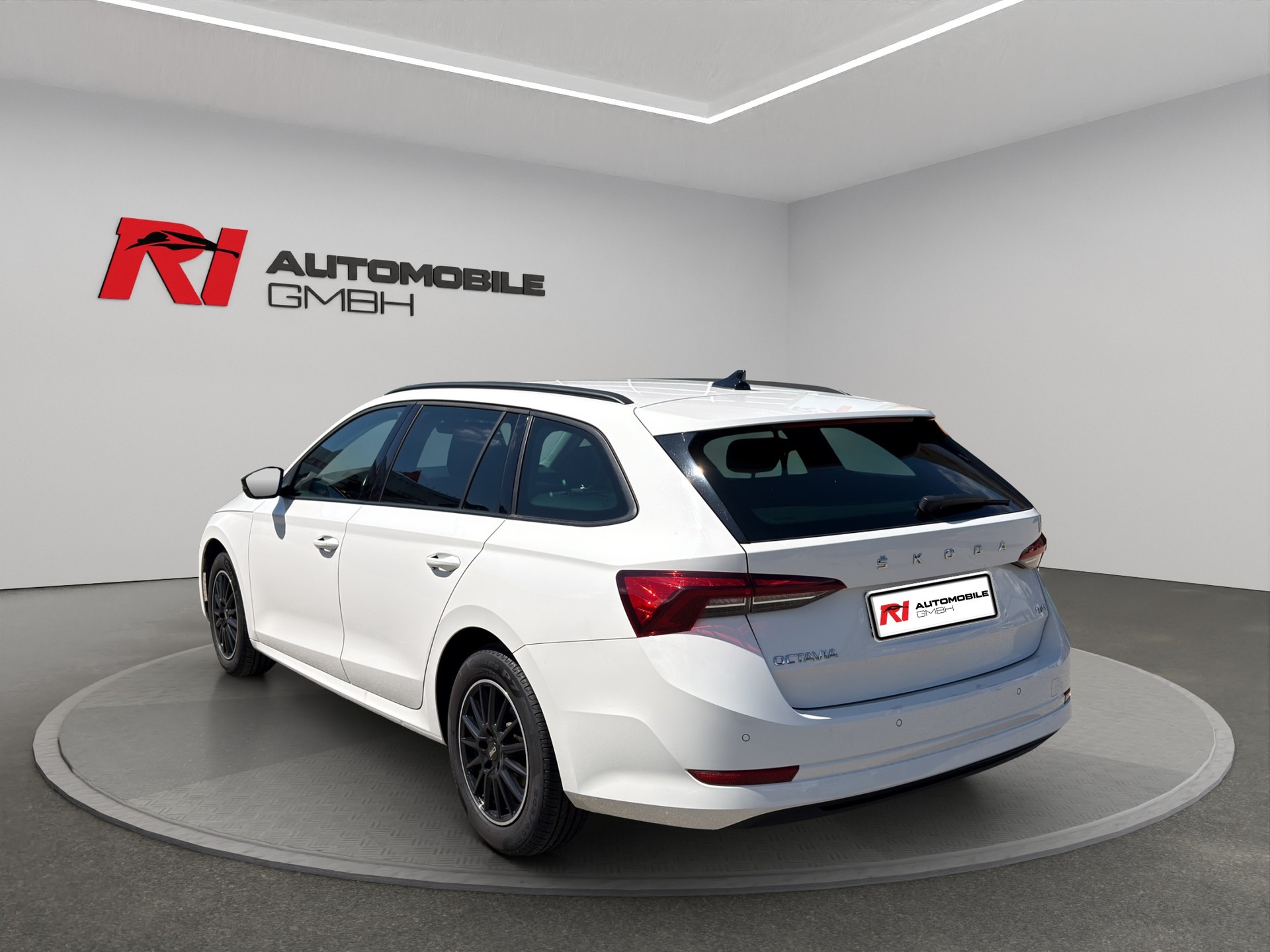 SKODA Octavia Combi 2.0 TDI DSG Ambition 4x4-image-5