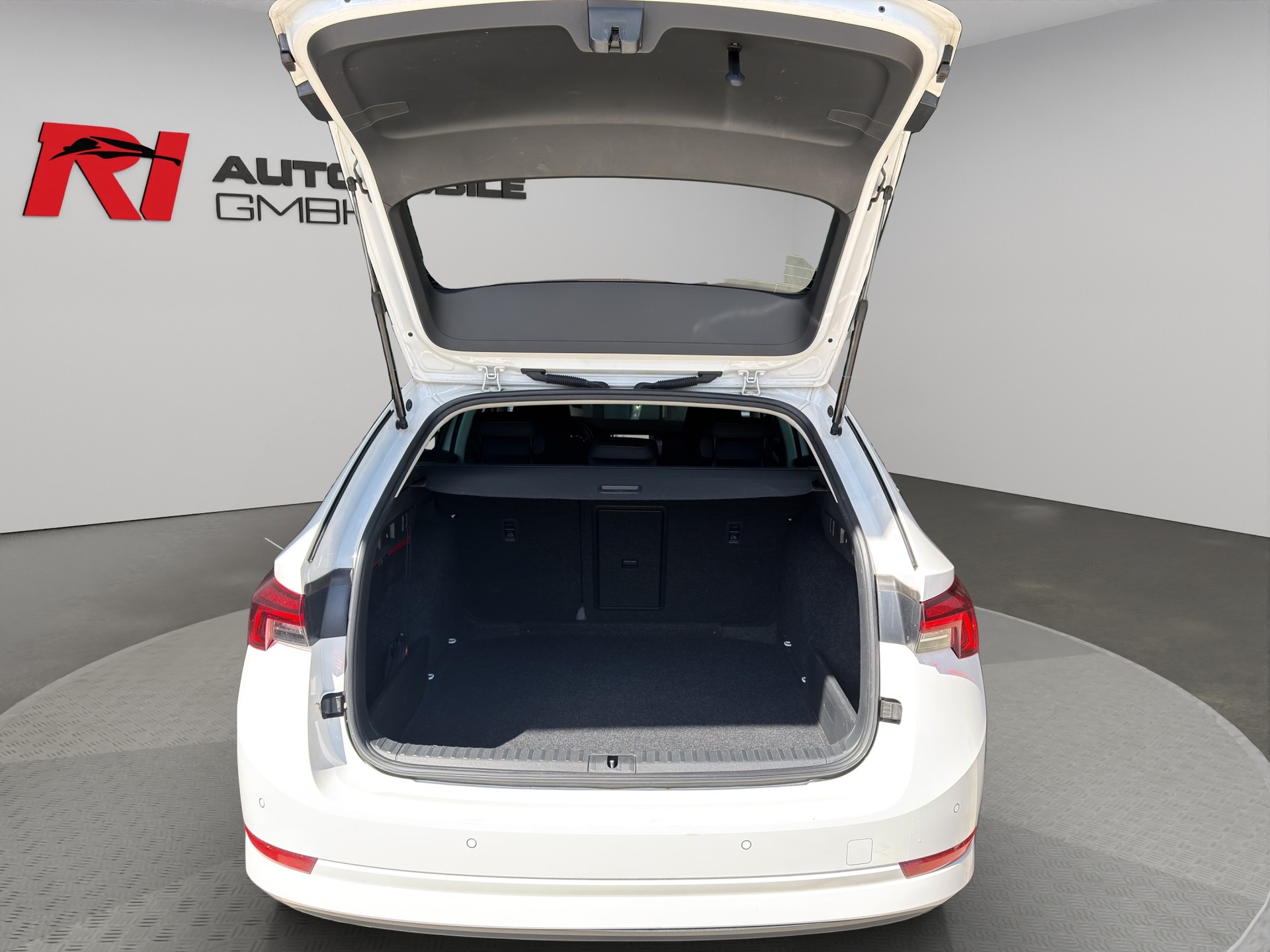 SKODA Octavia Combi 2.0 TDI DSG Ambition 4x4-image-7