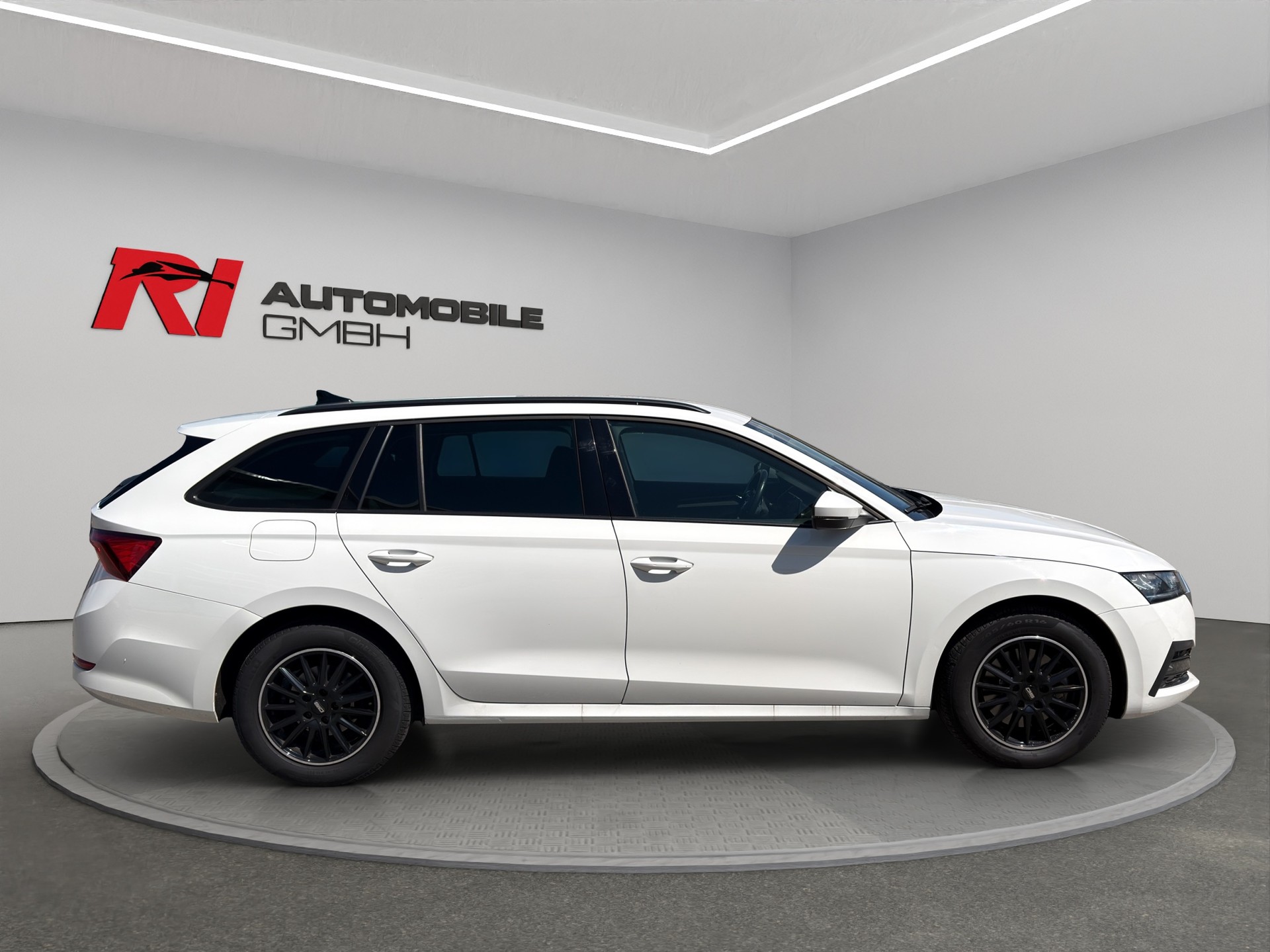 SKODA Octavia Combi 2.0 TDI DSG Ambition 4x4-image-2