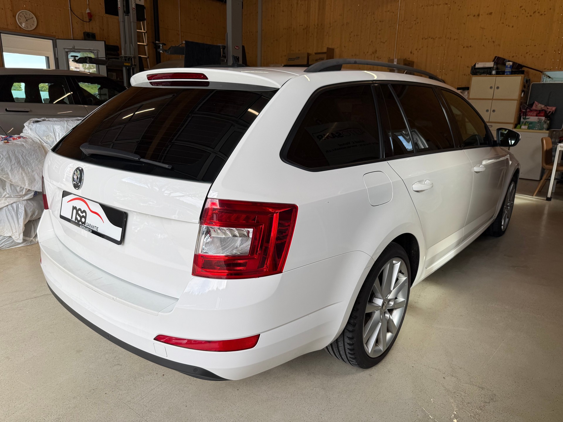 SKODA Octavia Combi 1.8 TSI Elegance 4x4 DSG-image-3