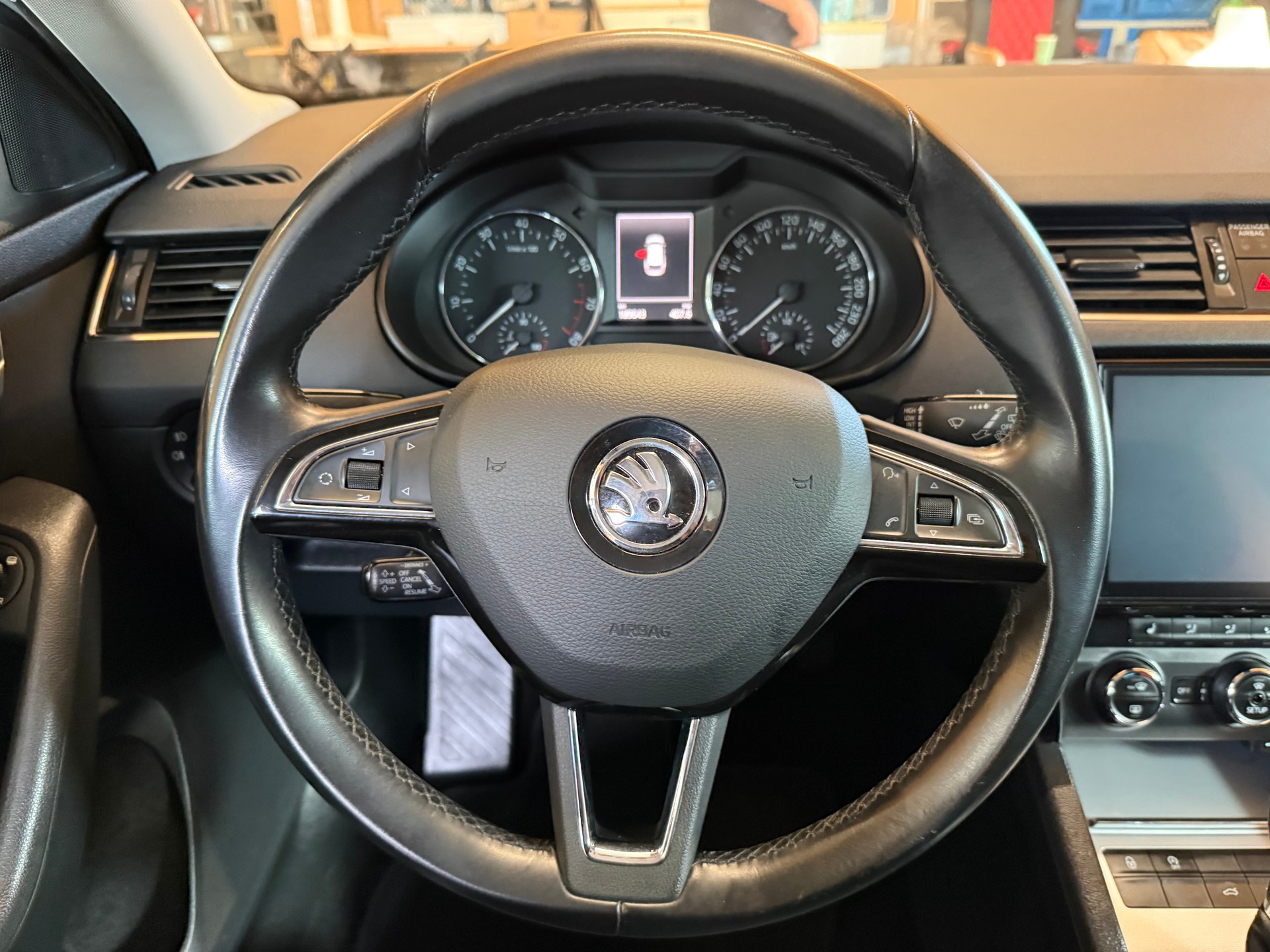 SKODA Octavia Combi 1.8 TSI Elegance 4x4 DSG-image-9