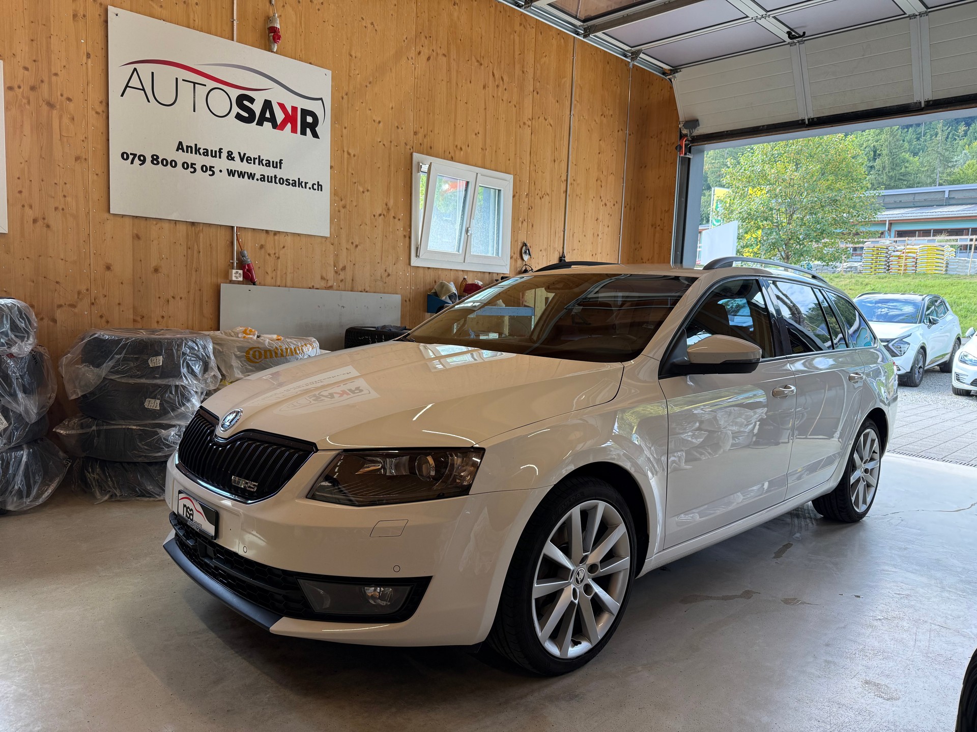 SKODA Octavia Combi 1.8 TSI Elegance 4x4 DSG-image-0