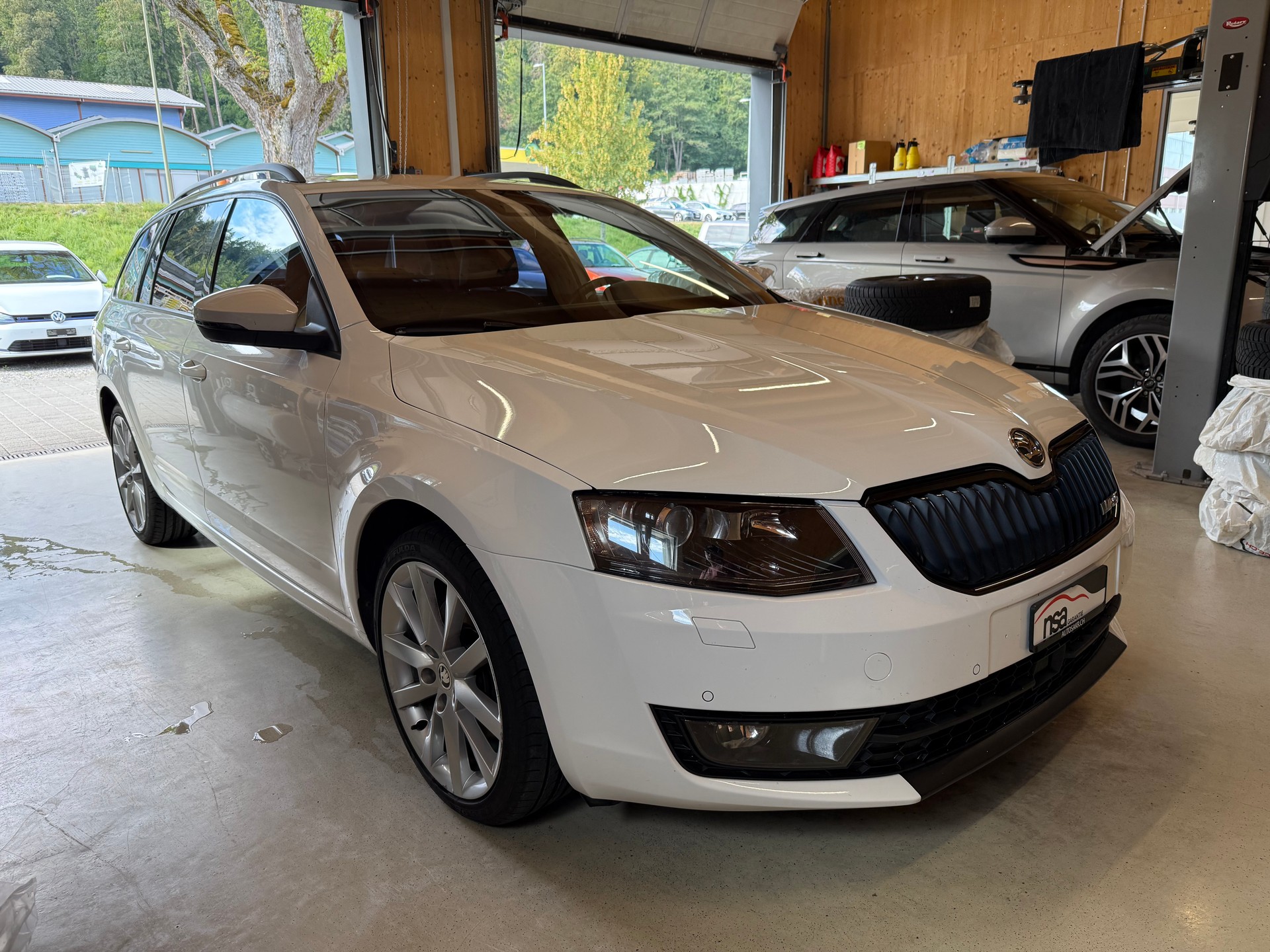 SKODA Octavia Combi 1.8 TSI Elegance 4x4 DSG-image-2