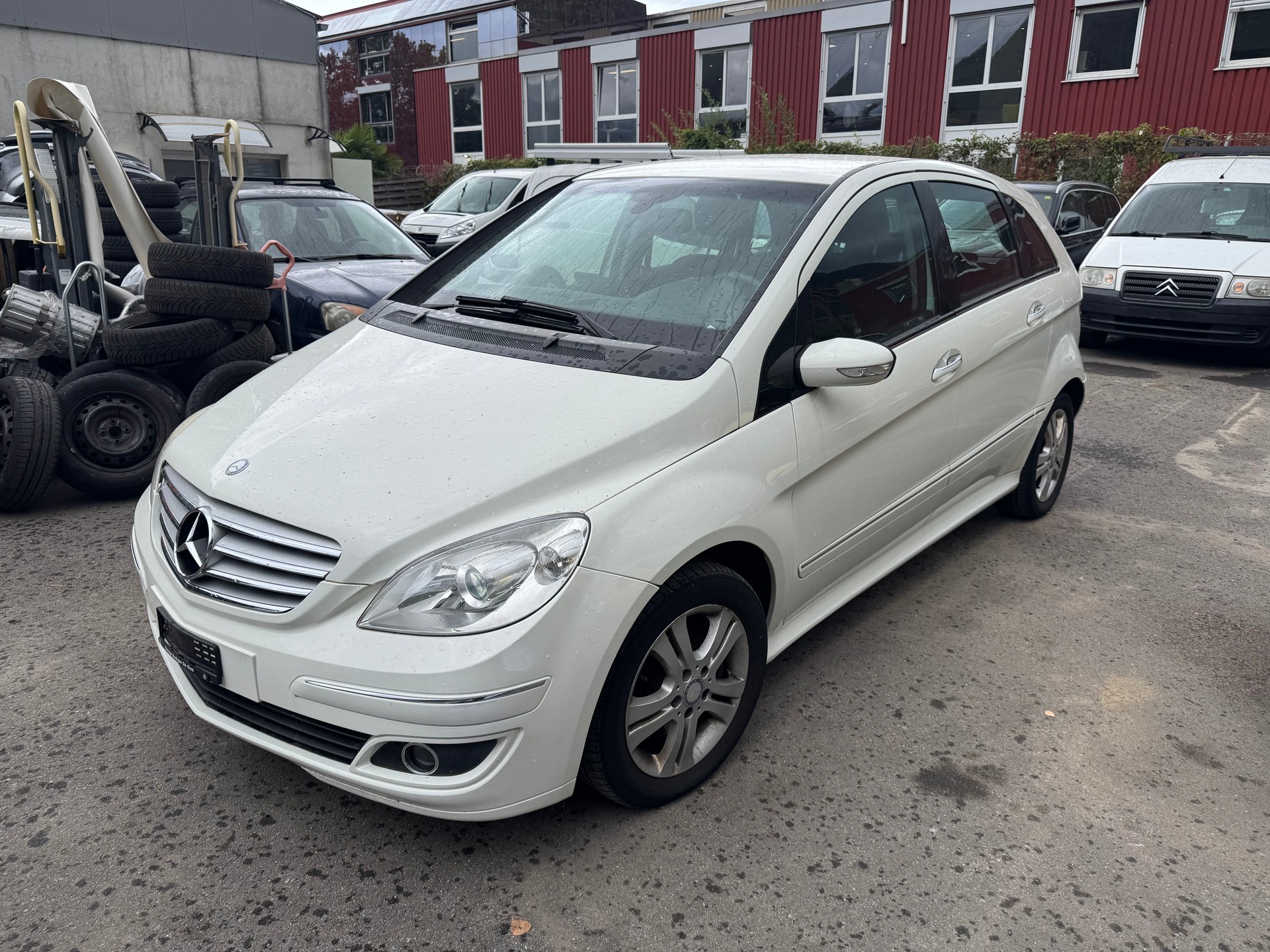 MERCEDES-BENZ B 200