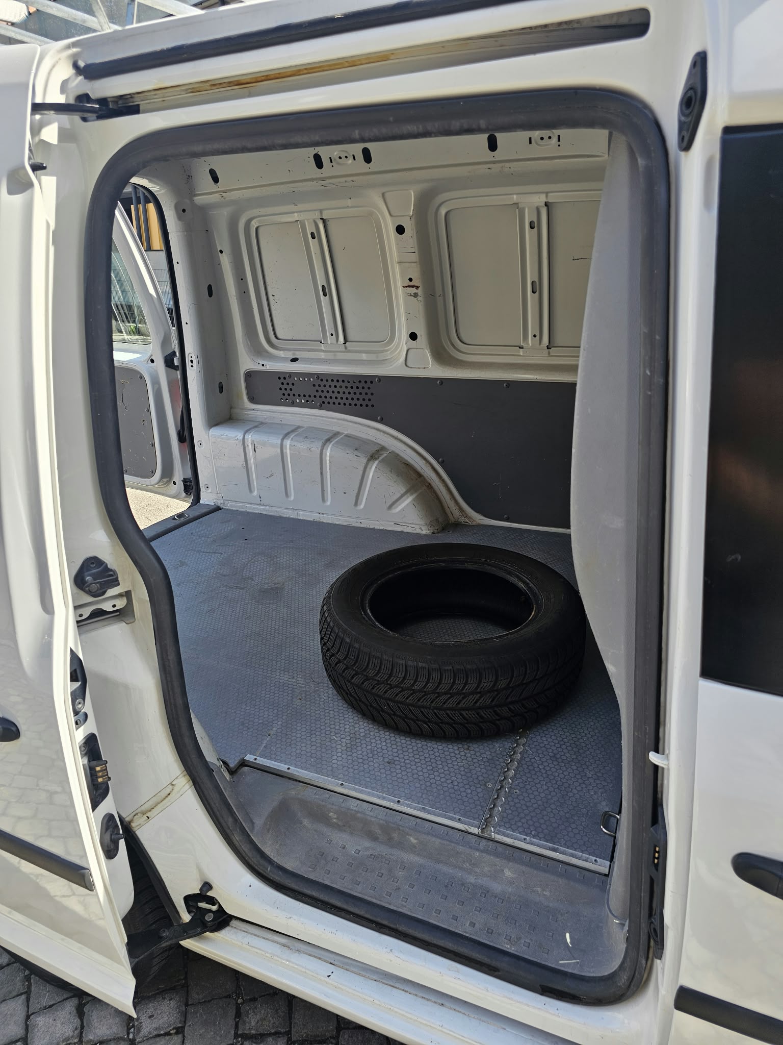 VW Caddy 2.0 EcoFuel-image-14