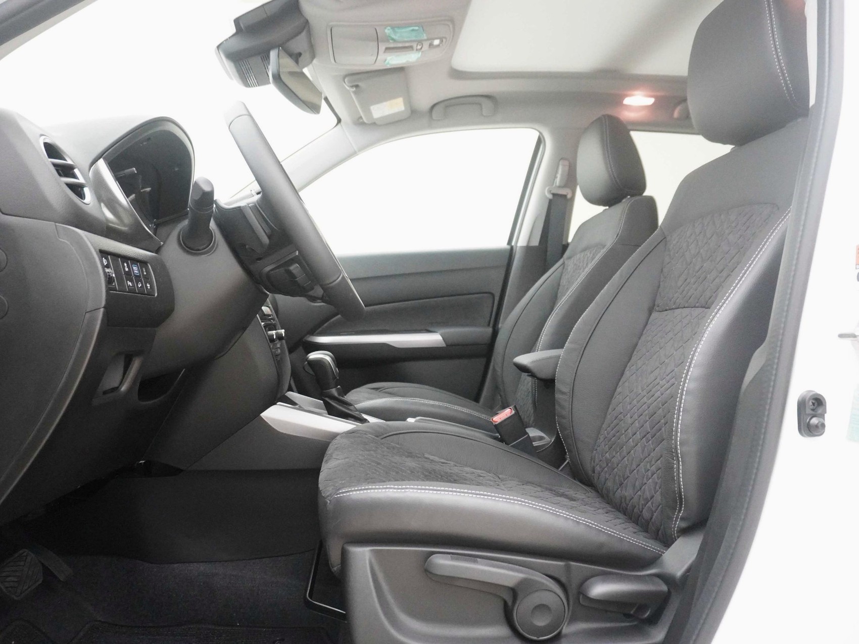 SUZUKI Vitara 1.4 T Compact Top Hybrid 4x4-image-6
